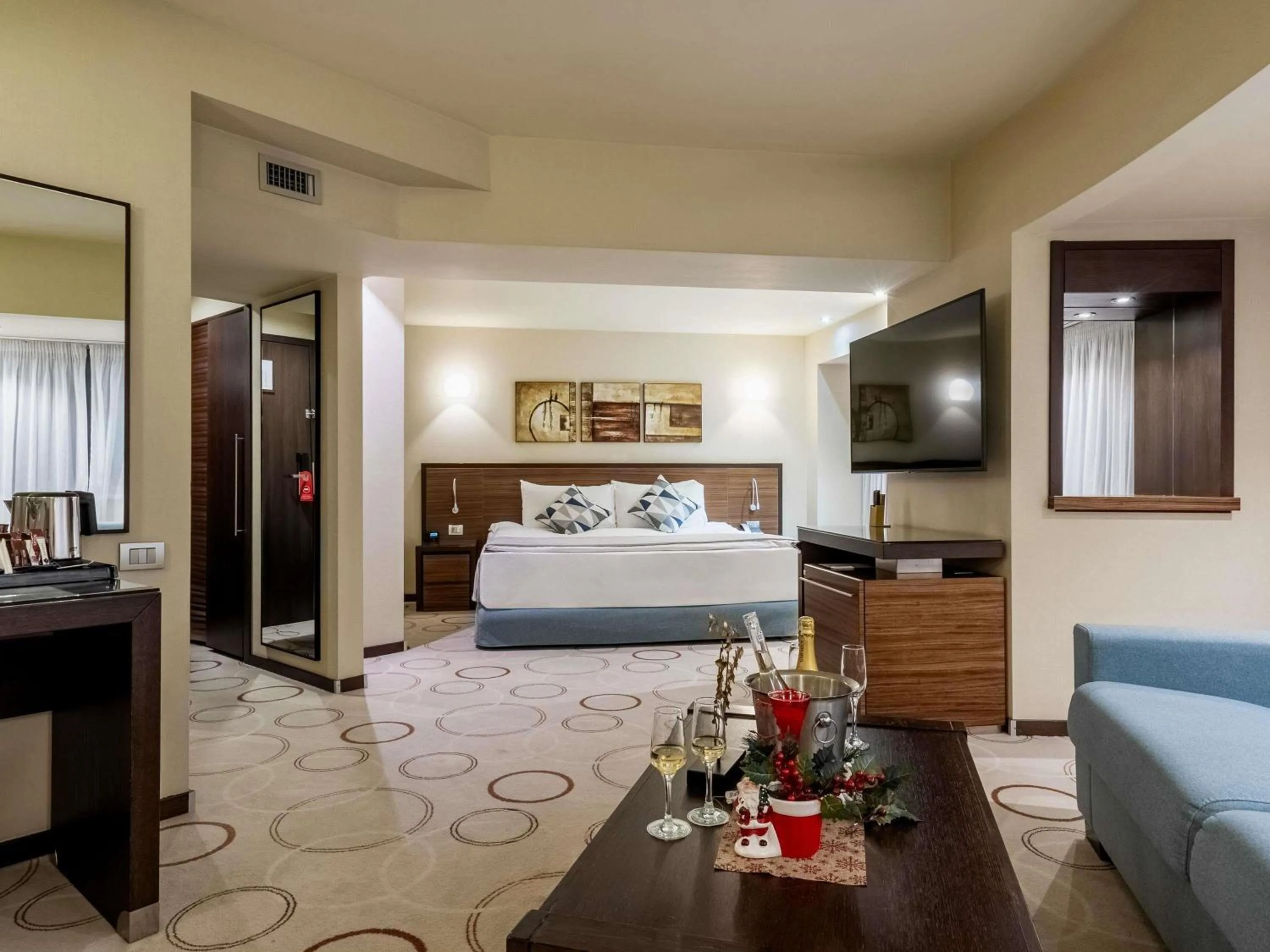 Bedroom, Bed in Bucharest Unirii Square - Handwritten Collection