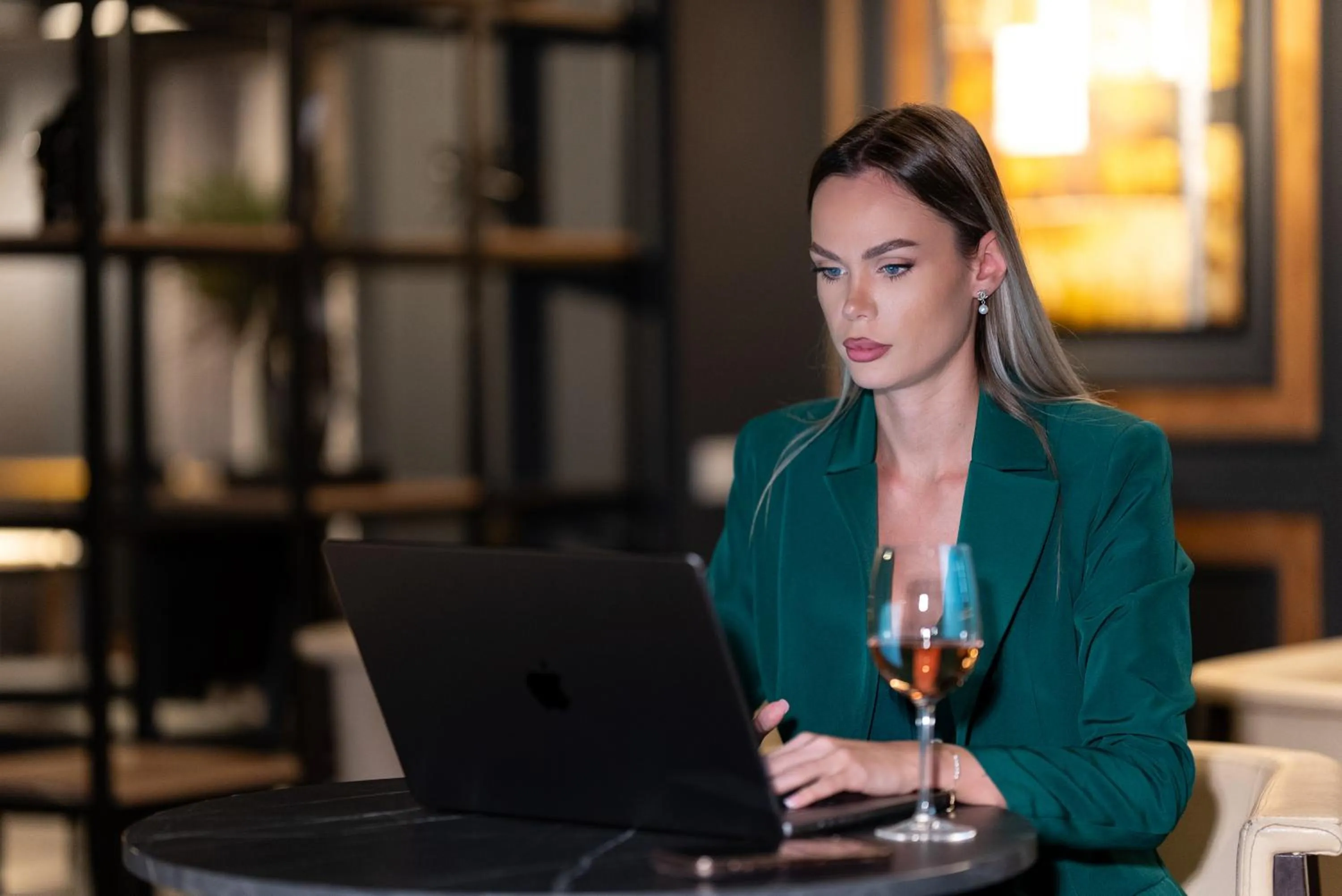 Business facilities in Bucharest Unirii Square - Handwritten Collection