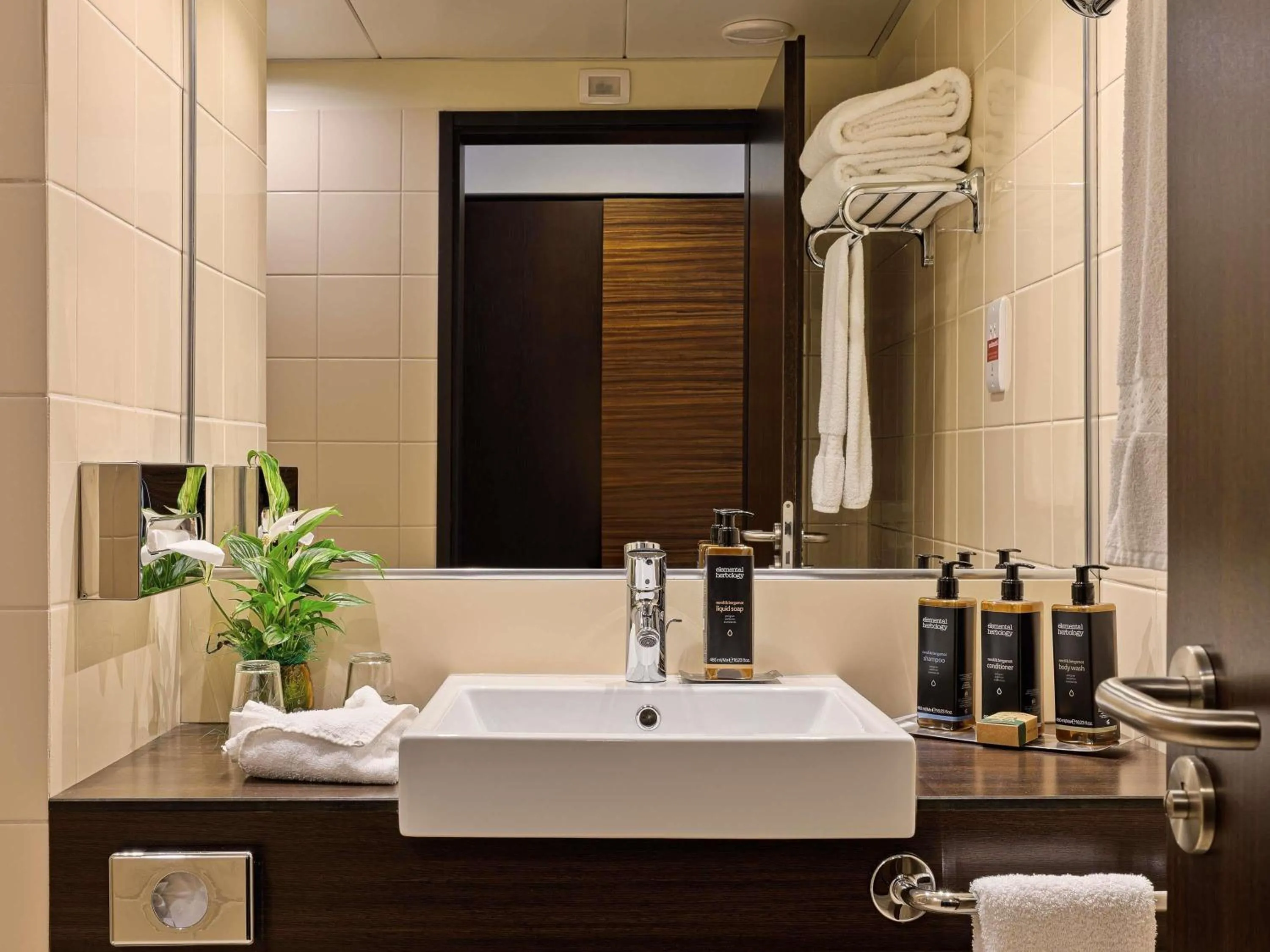 Standard Twin Room in Bucharest Unirii Square - Handwritten Collection