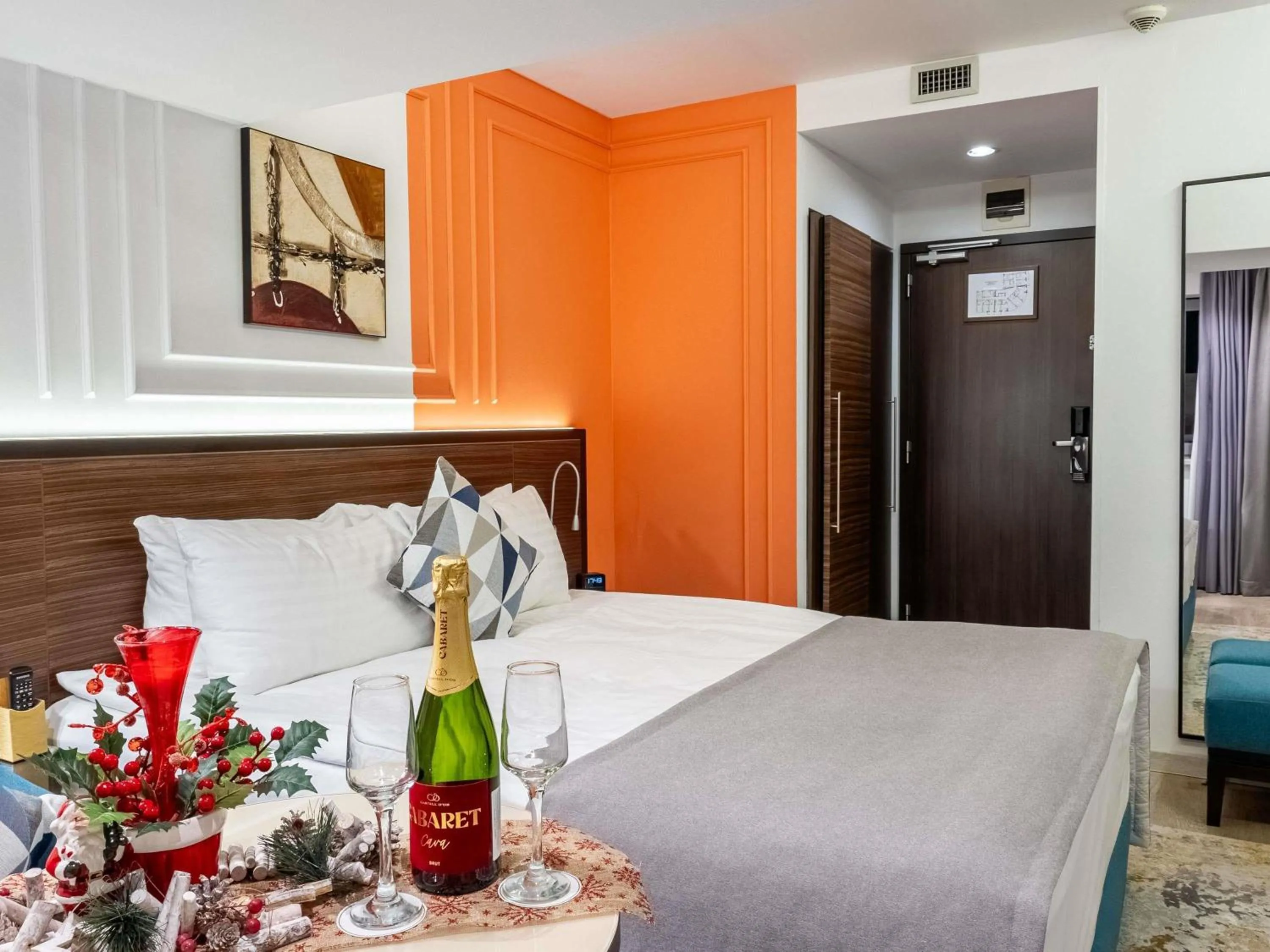 Bedroom, Bed in Bucharest Unirii Square - Handwritten Collection