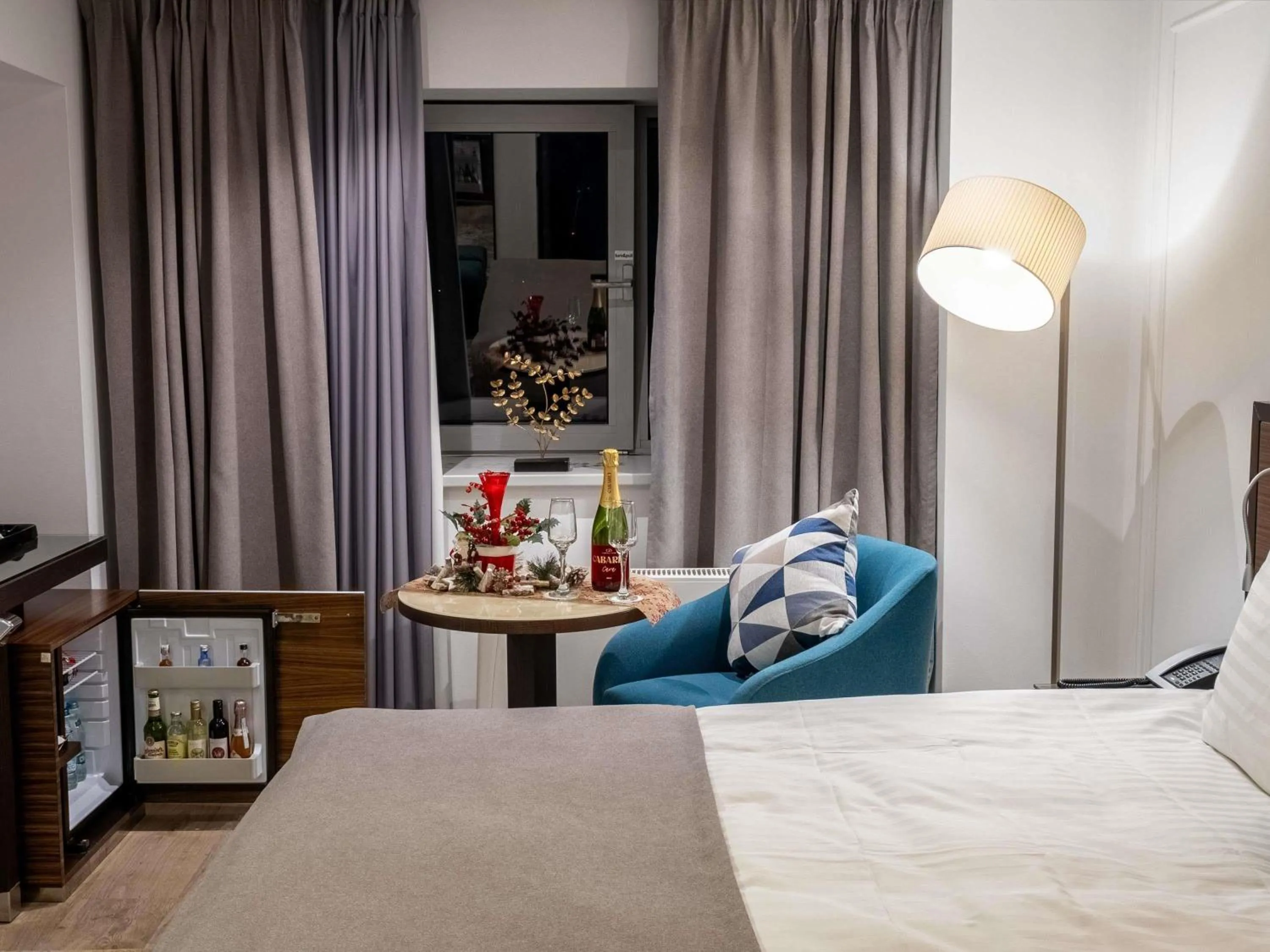 Bedroom, Bed in Bucharest Unirii Square - Handwritten Collection