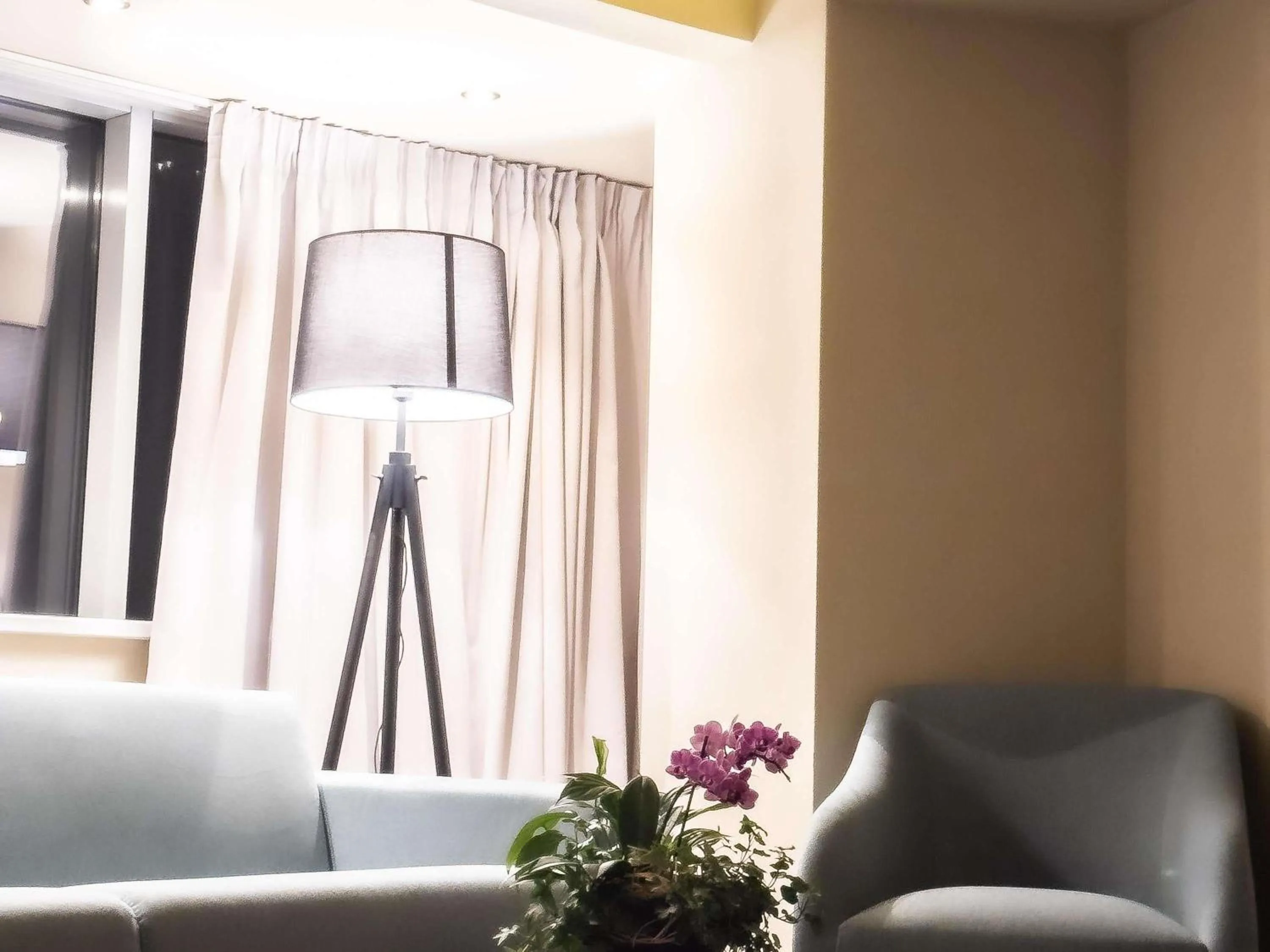 Photo of the whole room in Bucharest Unirii Square - Handwritten Collection