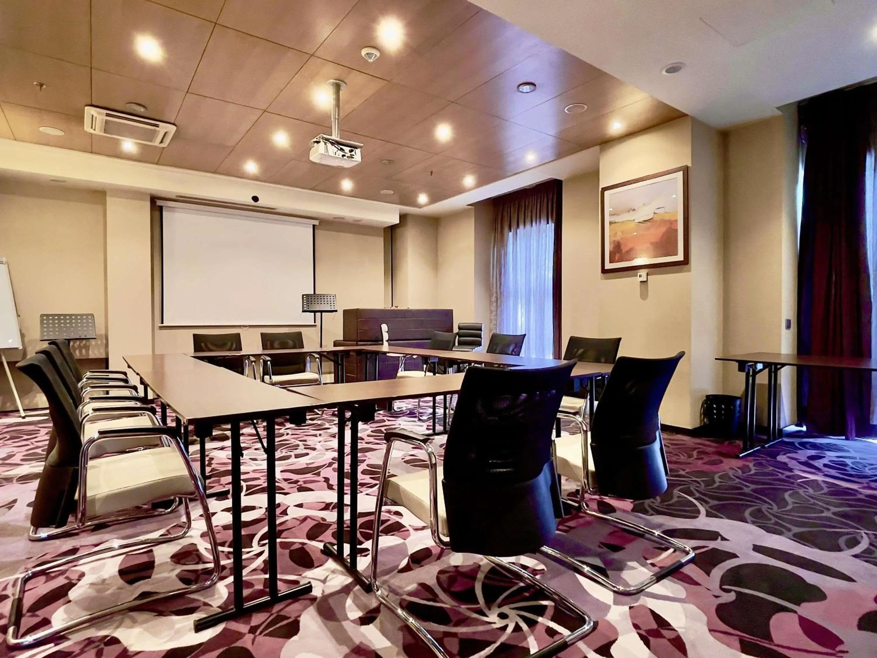 Meeting/conference room in Bucharest Unirii Square - Handwritten Collection