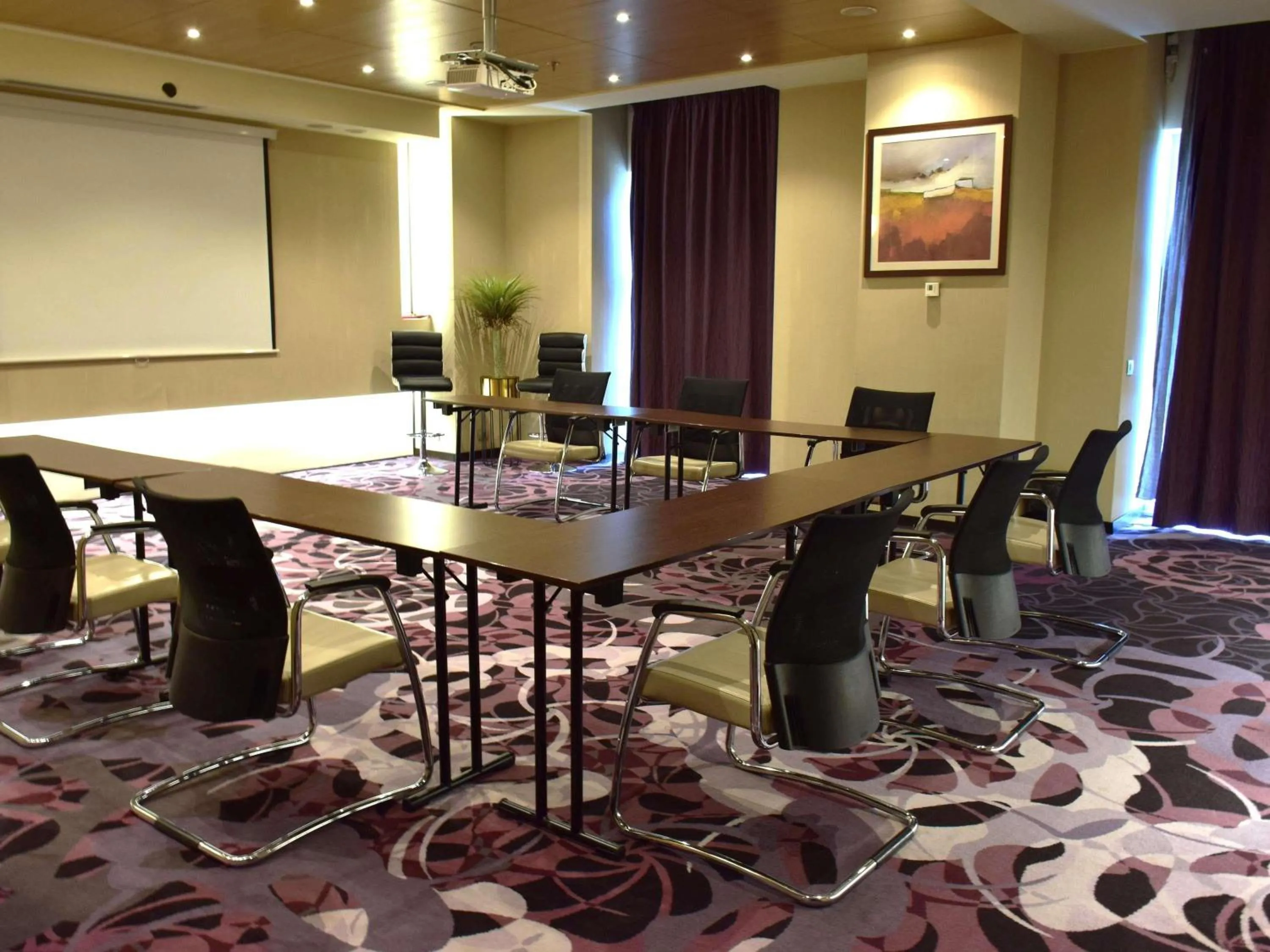 Meeting/conference room in Bucharest Unirii Square - Handwritten Collection