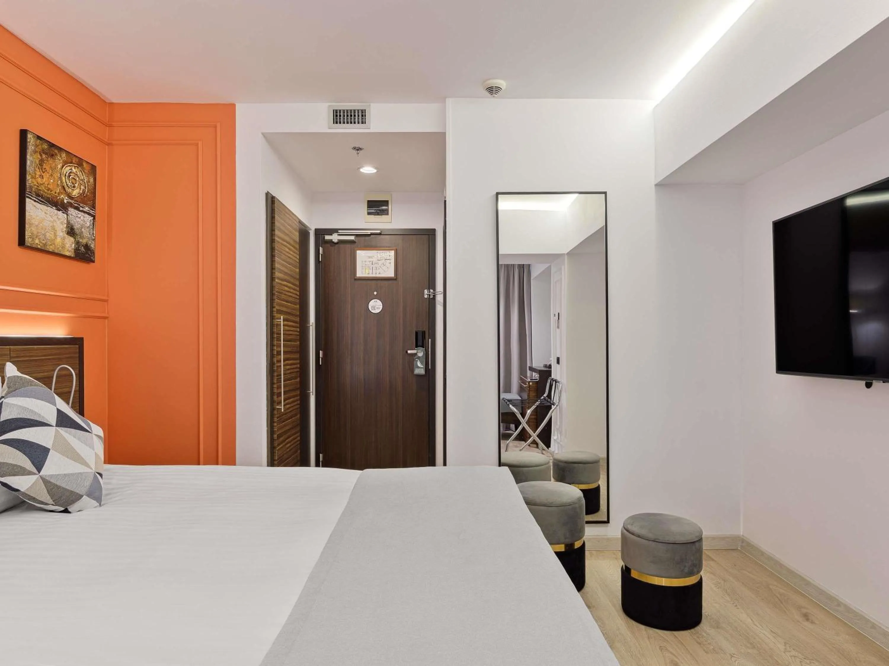 Bedroom, Bed in Bucharest Unirii Square - Handwritten Collection