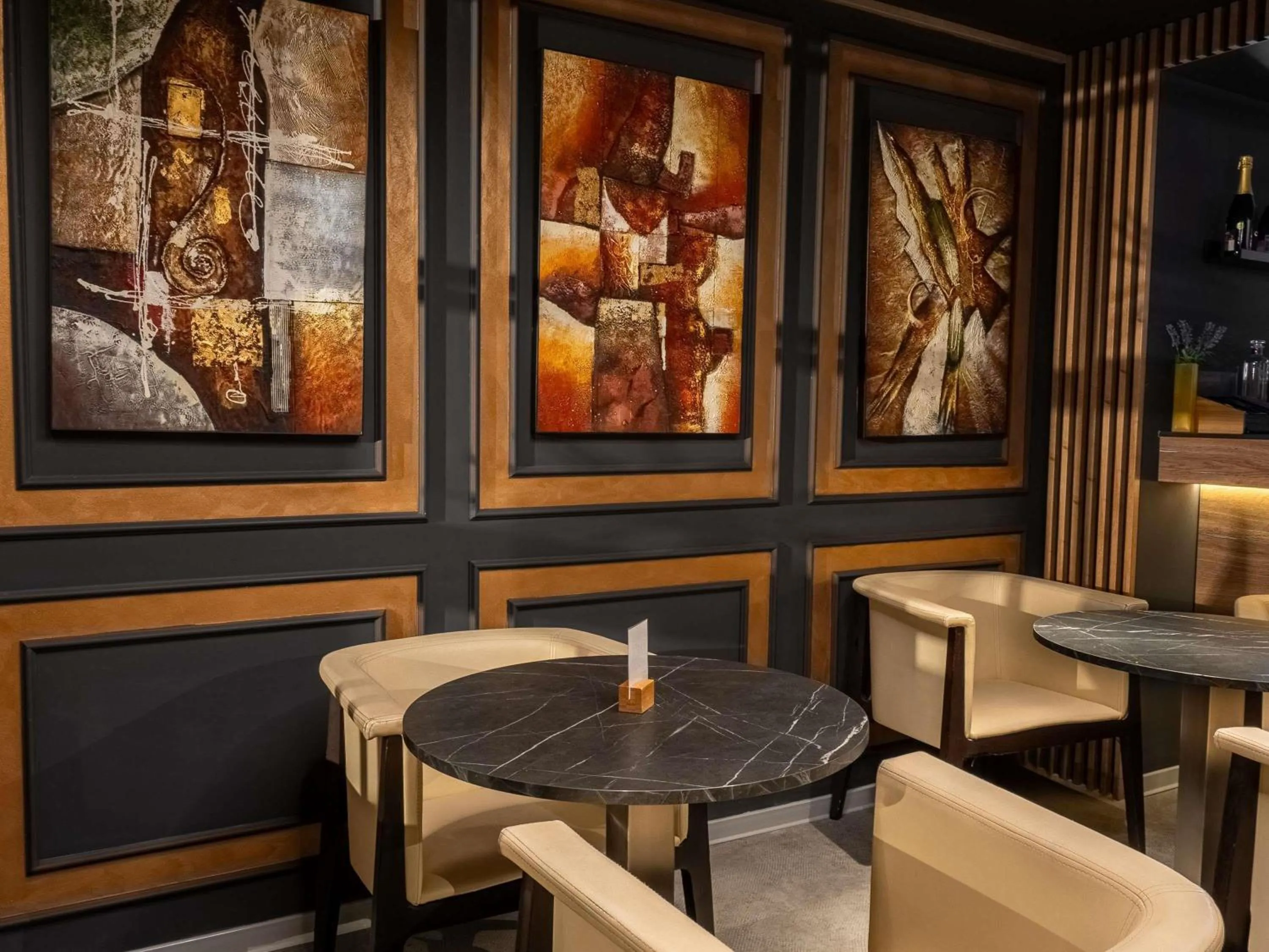 Lounge or bar in Bucharest Unirii Square - Handwritten Collection