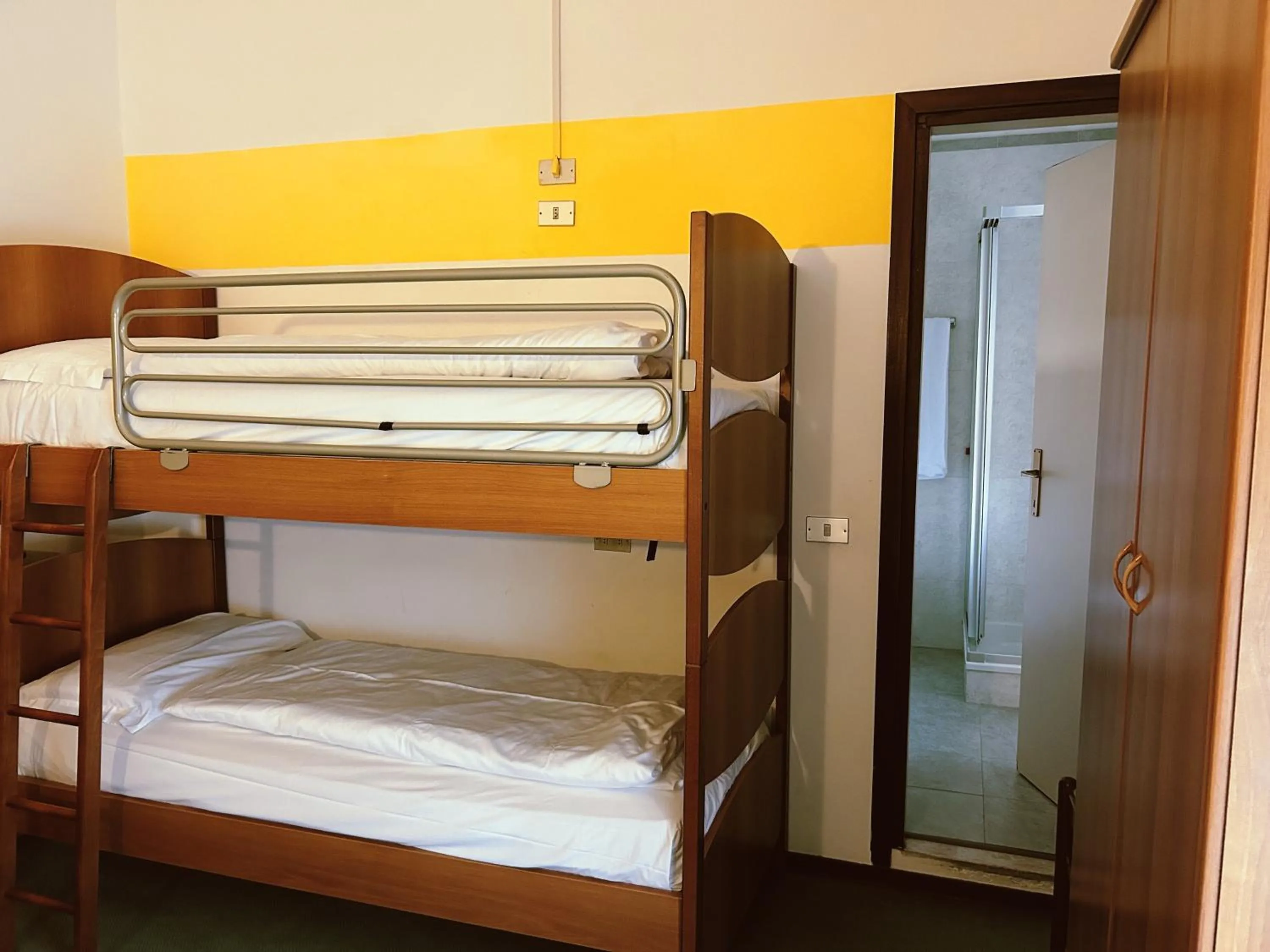 Bed in Hotel Alberello - Varone