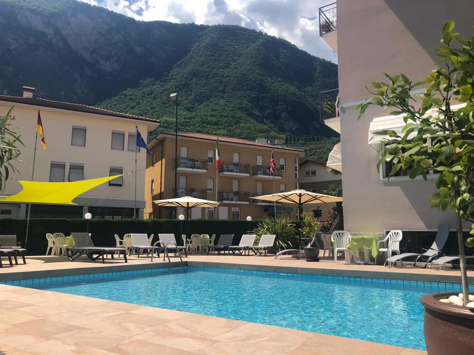 Swimming pool in Hotel Alberello - Varone