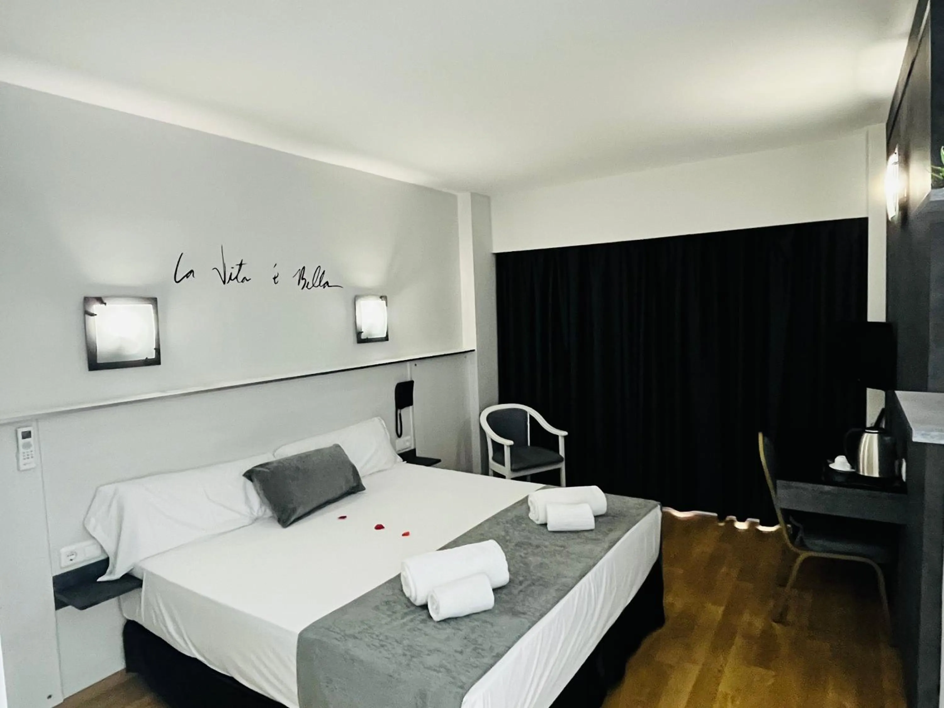 Photo of the whole room, Bed in Princesa Solar 4* - Adults Recommended