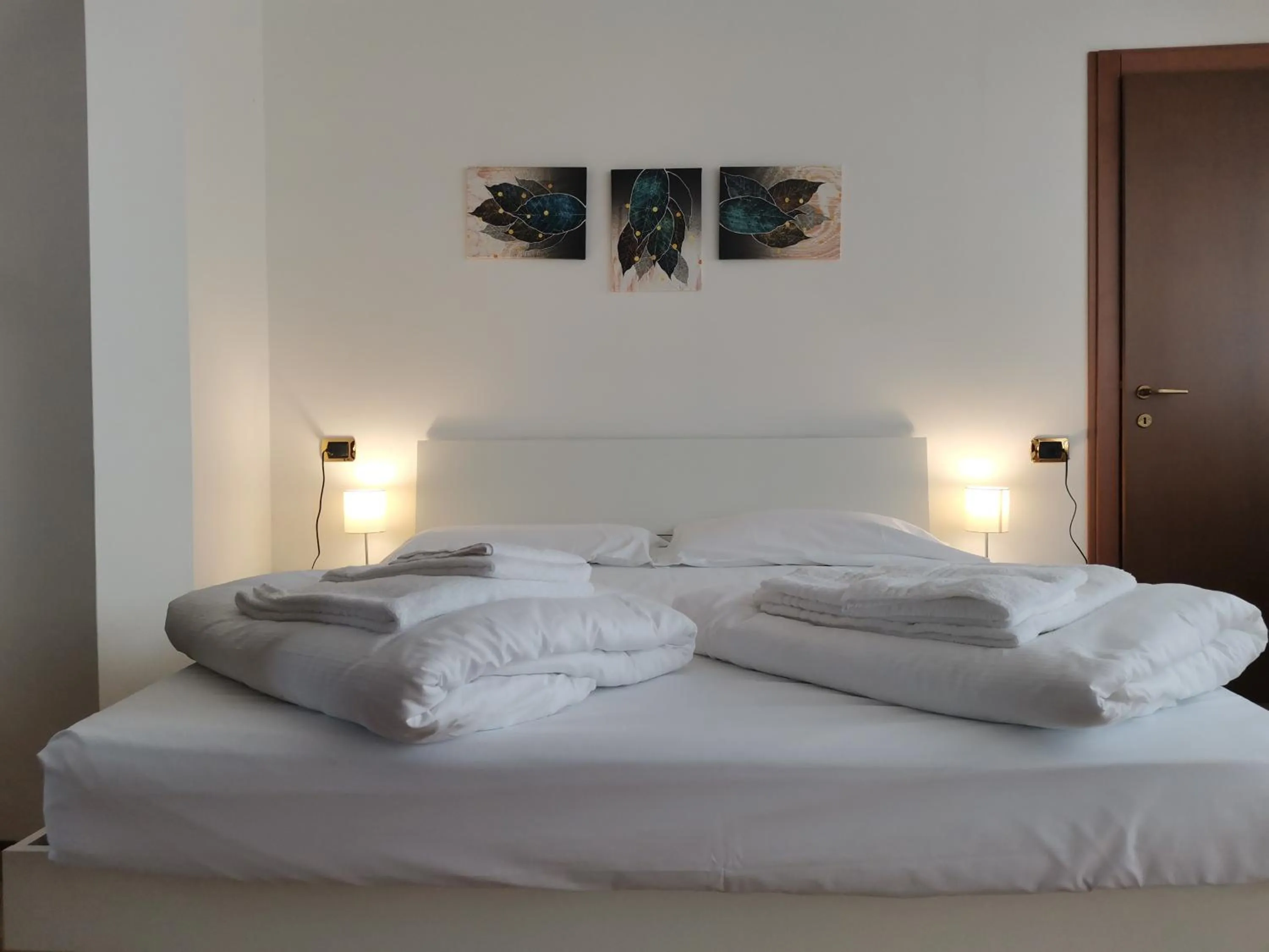 Bedroom, Bed in SunLake Hotel