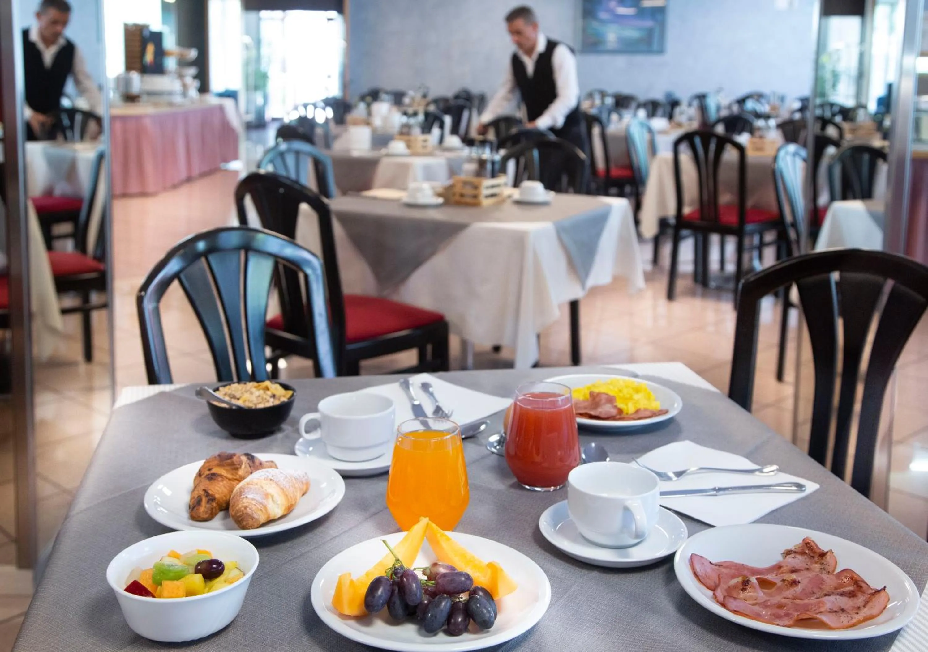 Restaurant/places to eat in SunLake Hotel