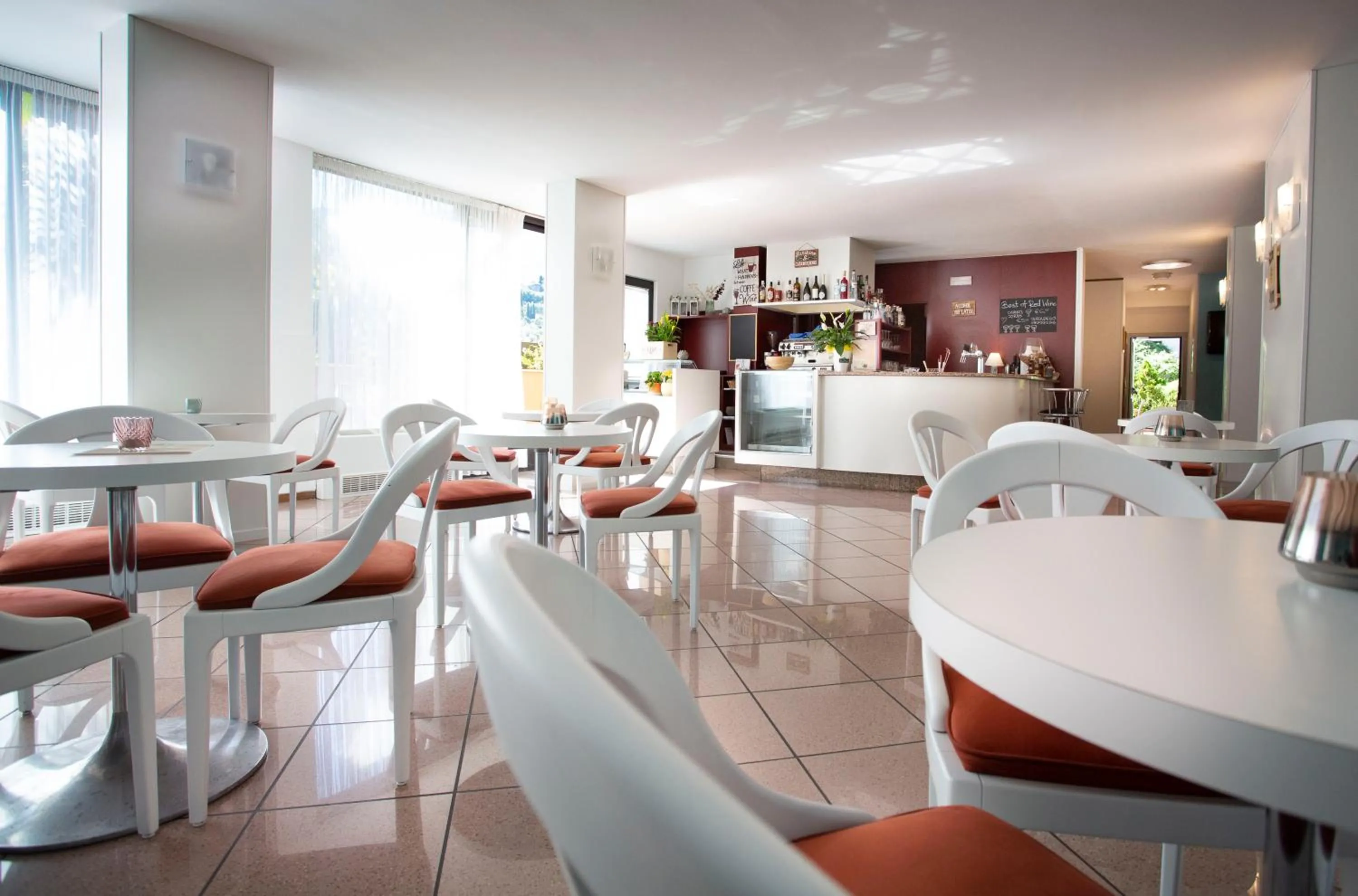 Restaurant/places to eat in SunLake Hotel