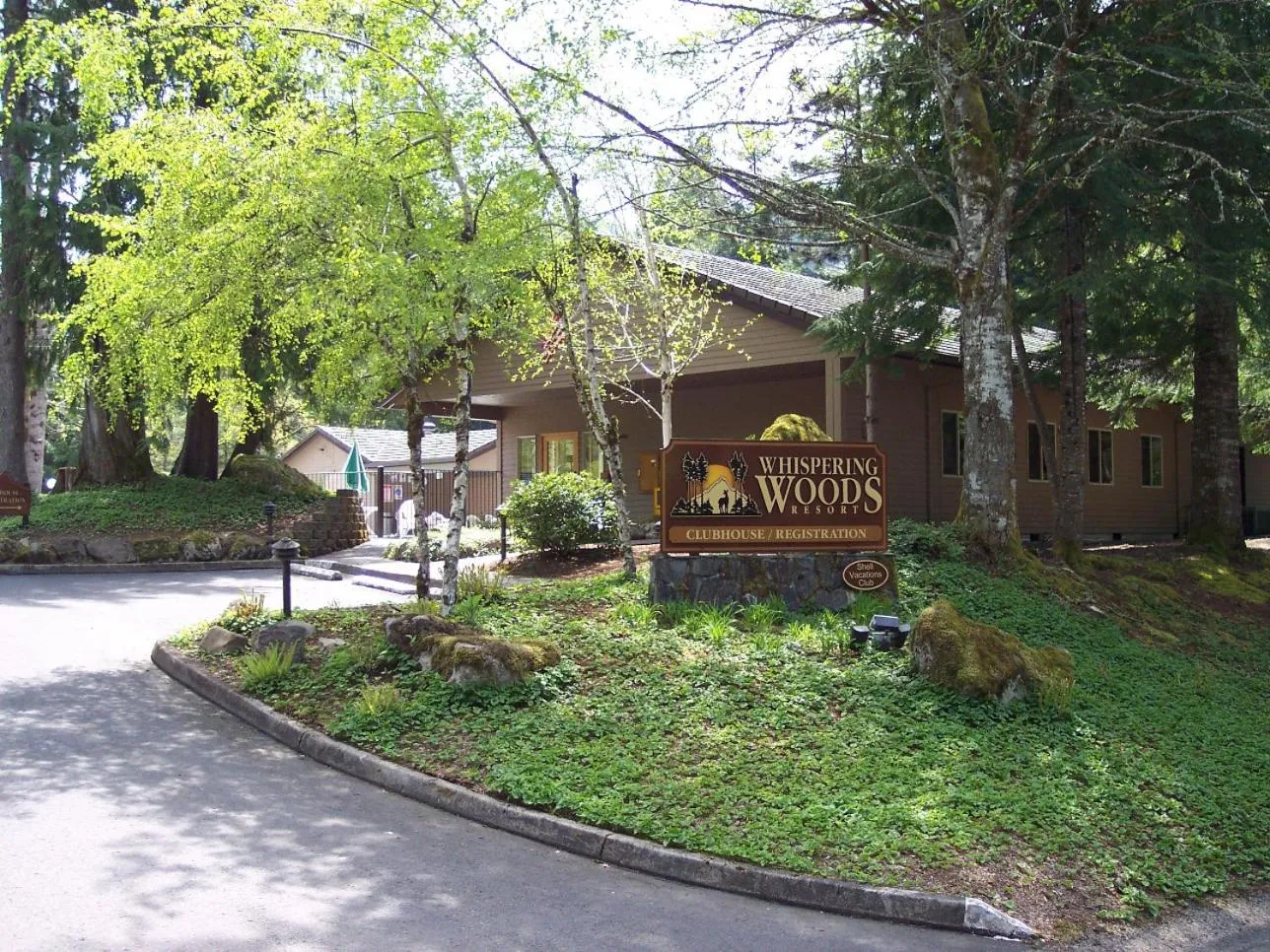 Facade/entrance in Whispering Woods Resort