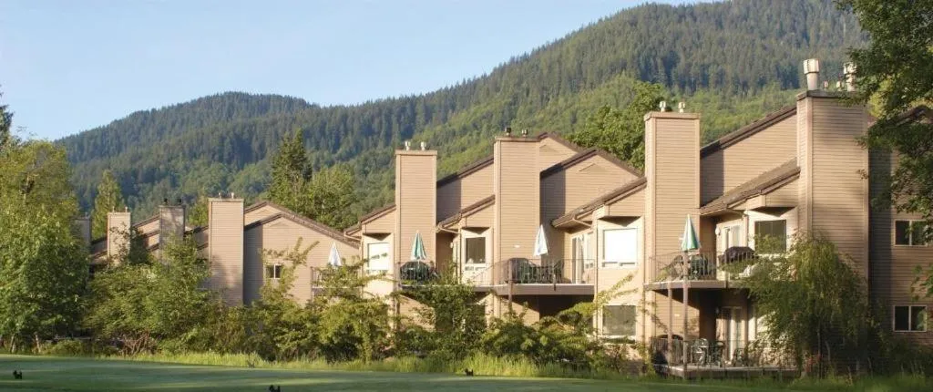 Property building in Whispering Woods Resort