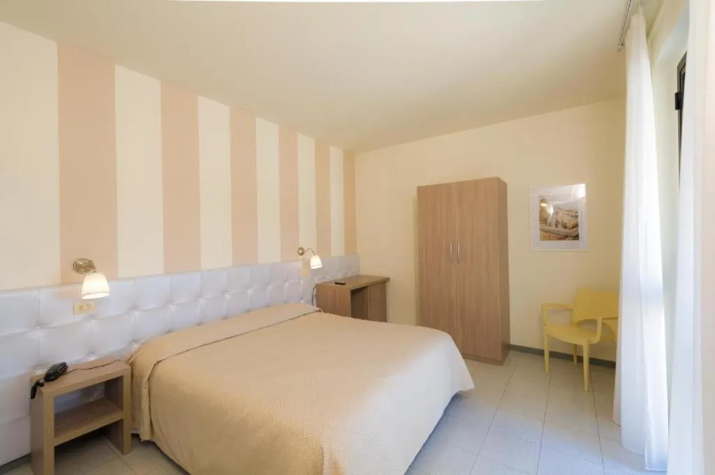 Bed in Hotel Gemma Del Mare
