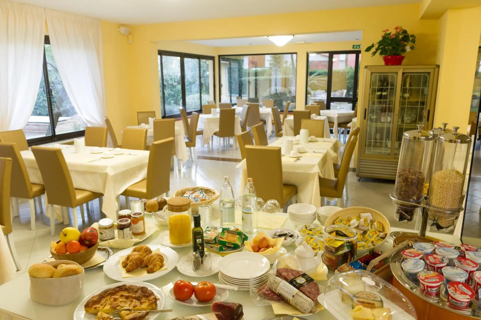 Dining area in Hotel Gemma Del Mare