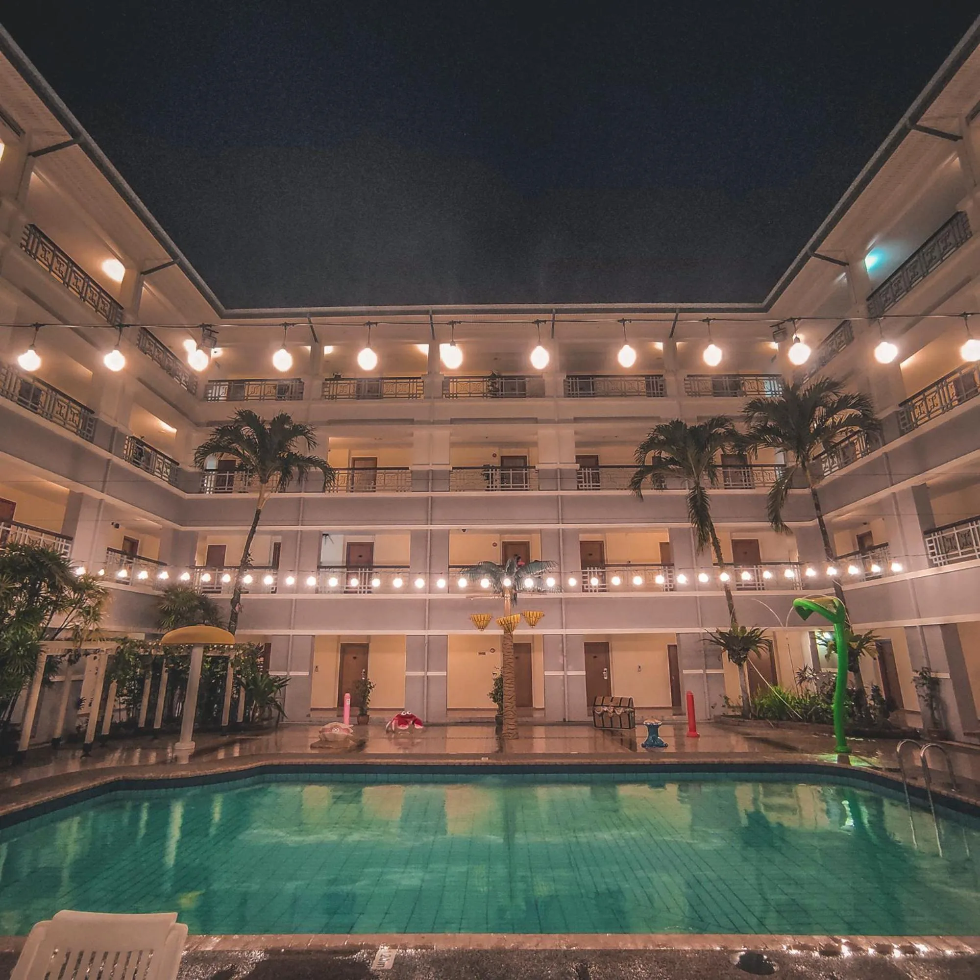 Swimming pool in StarLodge
