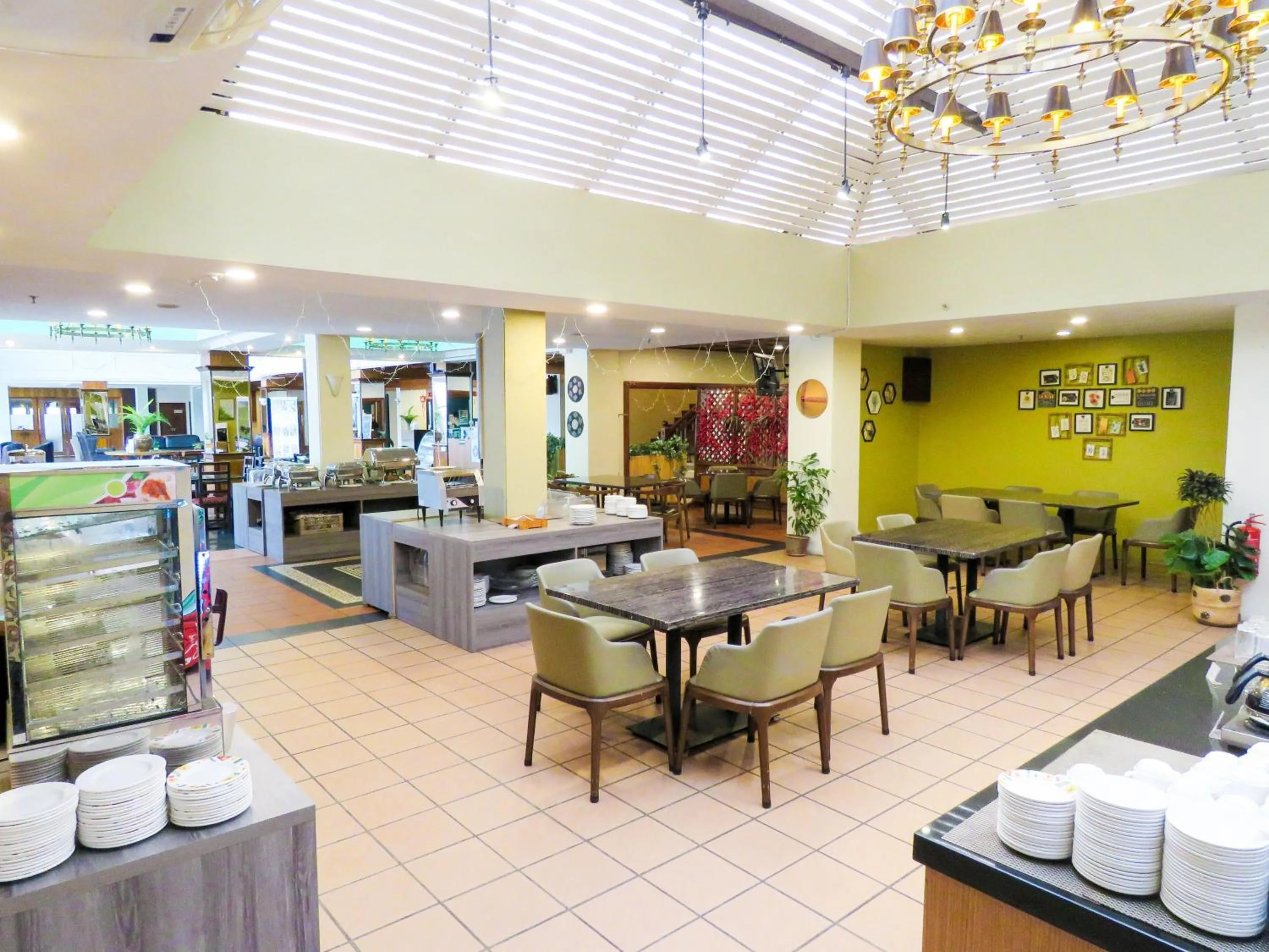 Restaurant/places to eat in StarLodge