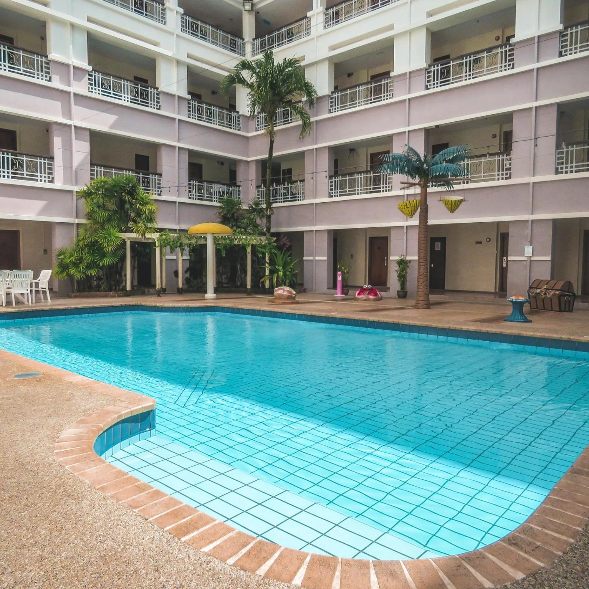 Swimming pool in StarLodge