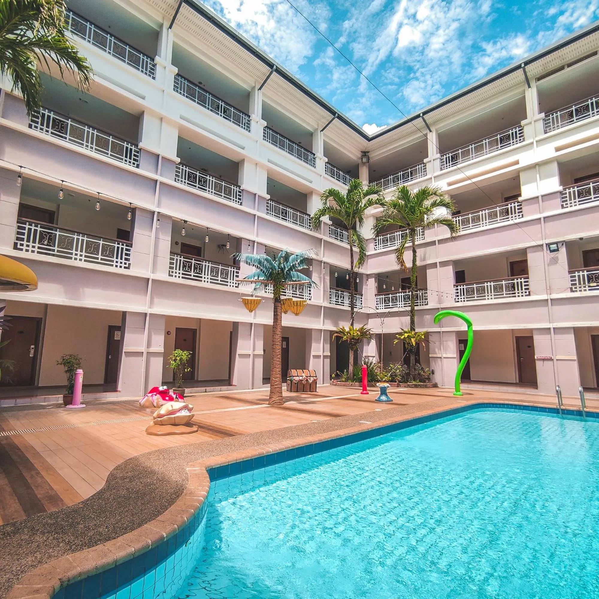 Swimming pool in StarLodge