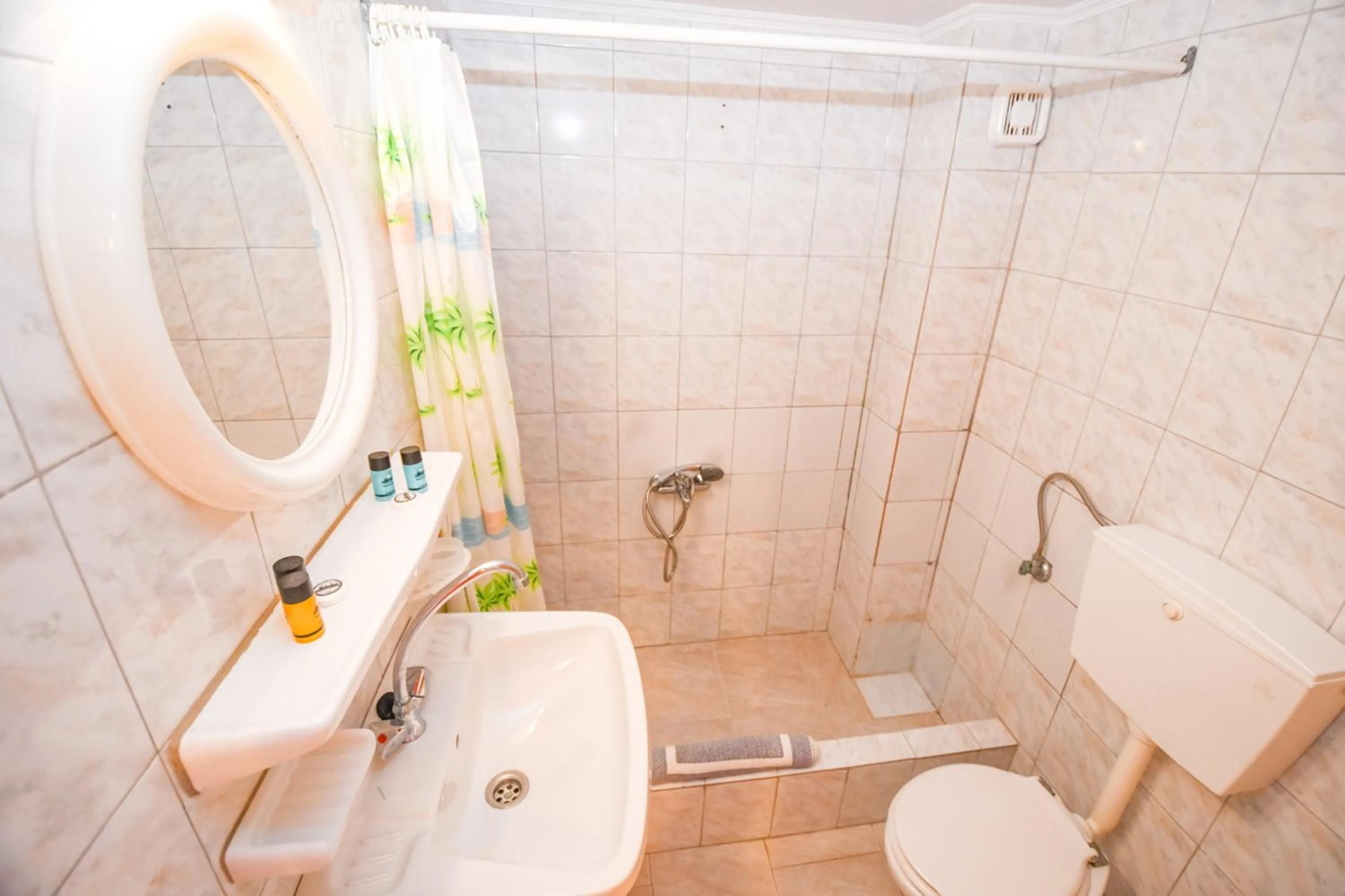 Shower in Vanessa Hotel