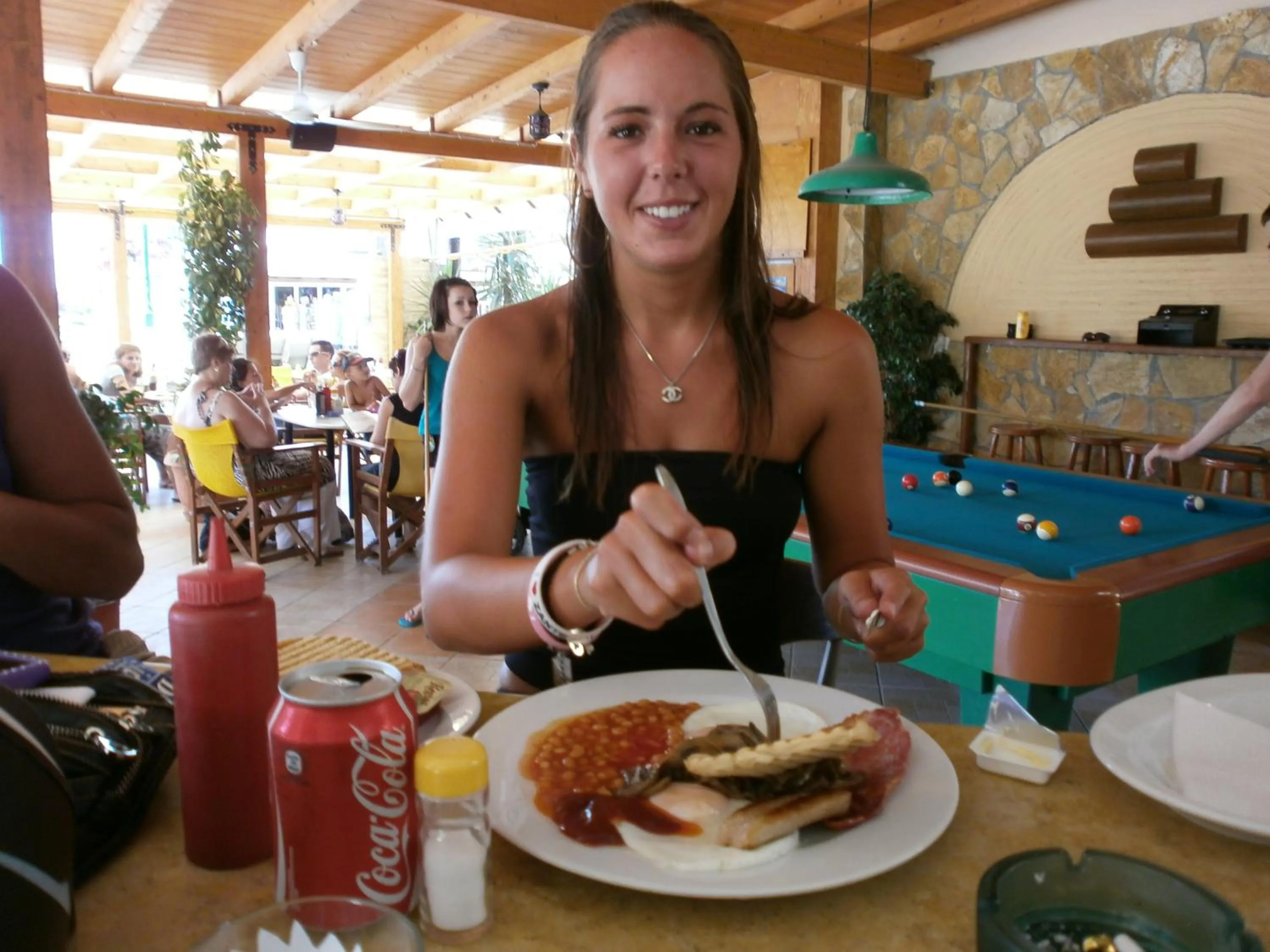 Restaurant/places to eat in Vanessa Hotel