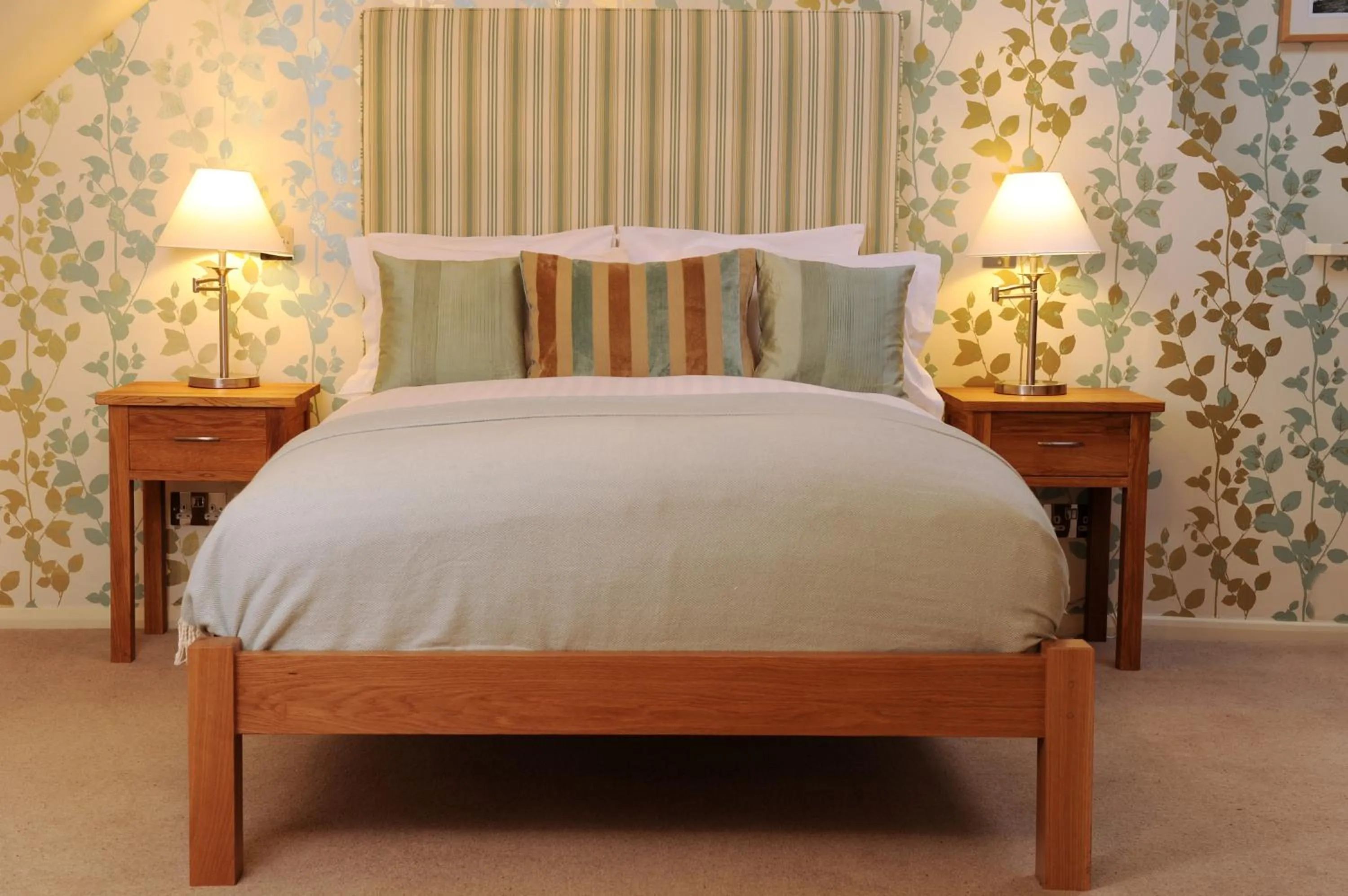 Photo of the whole room, Bed in The Marquess of Exeter