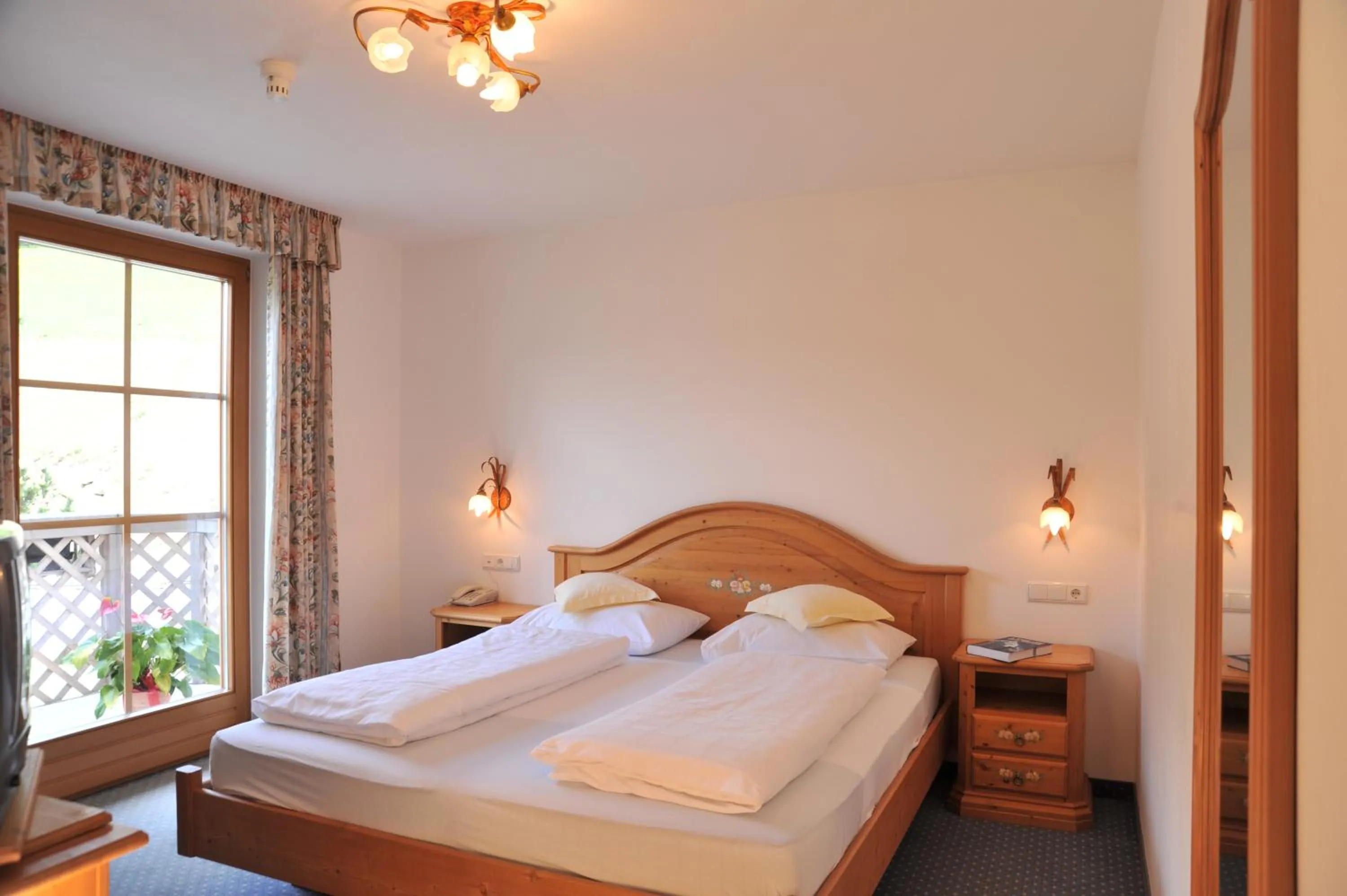 Staff, Bed in Turmhotel Gschwendt