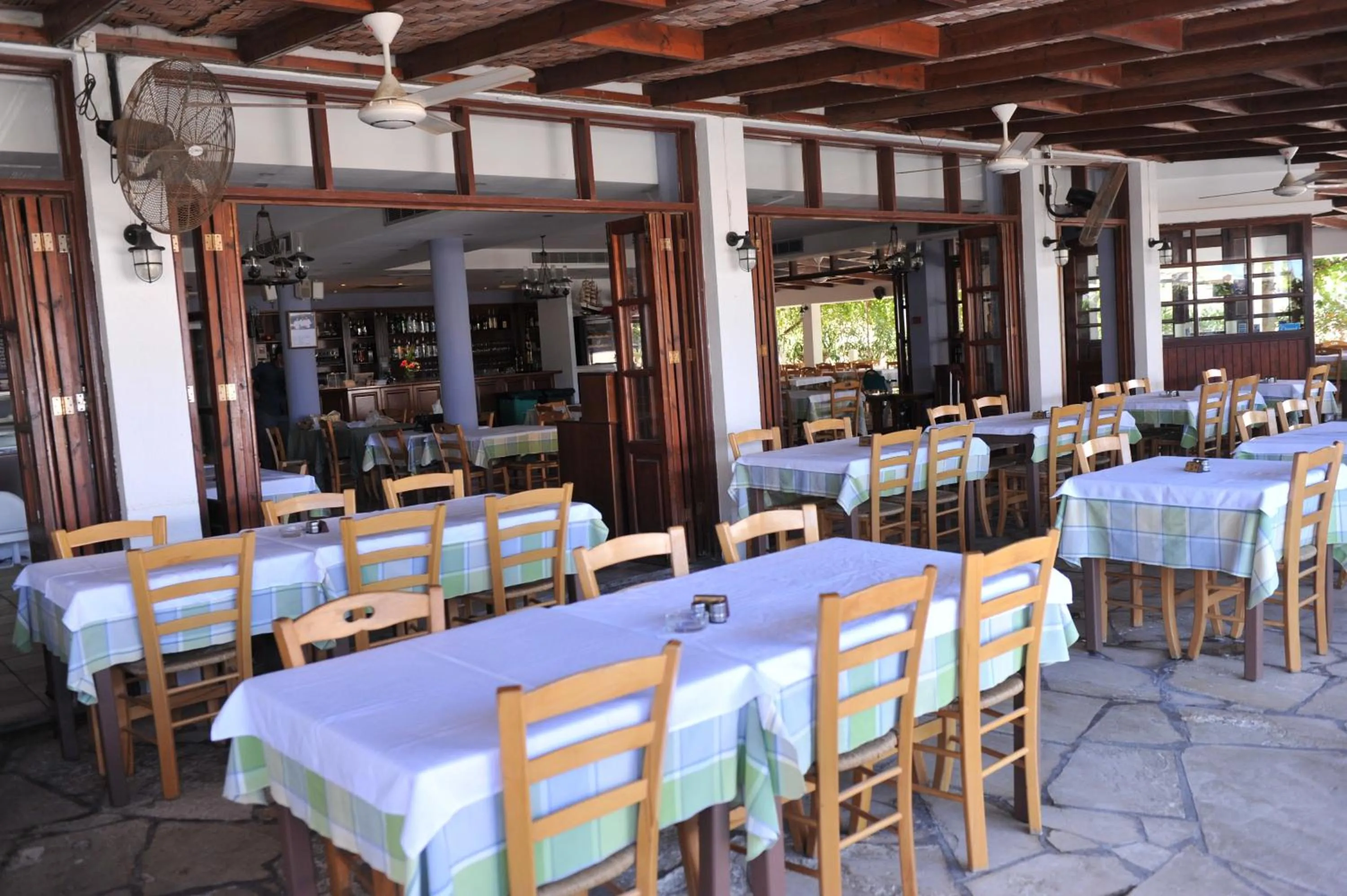 Restaurant/places to eat in Captain Karas Holidays Apartments