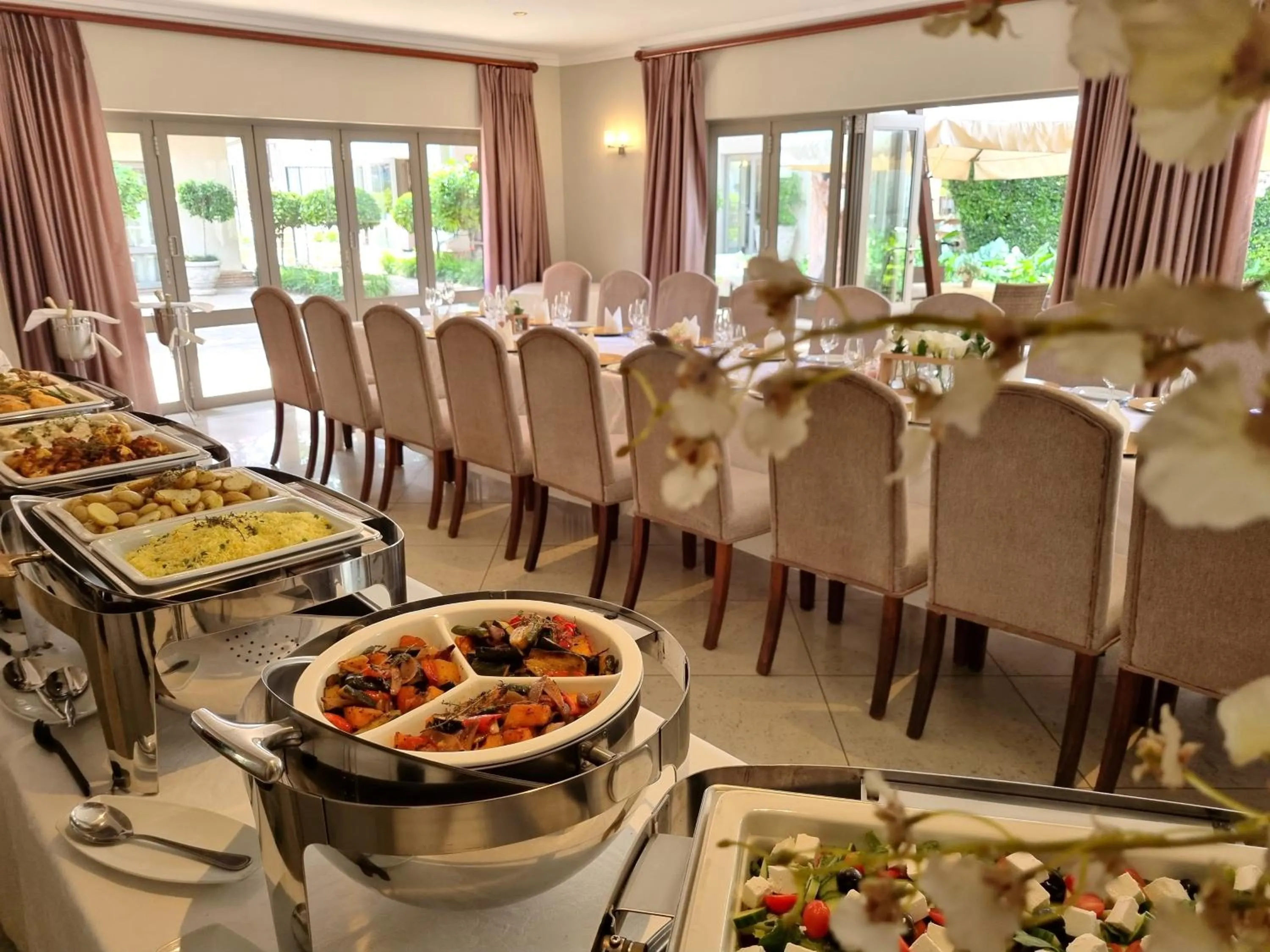 Restaurant/places to eat in The Syrene Boutique Hotel