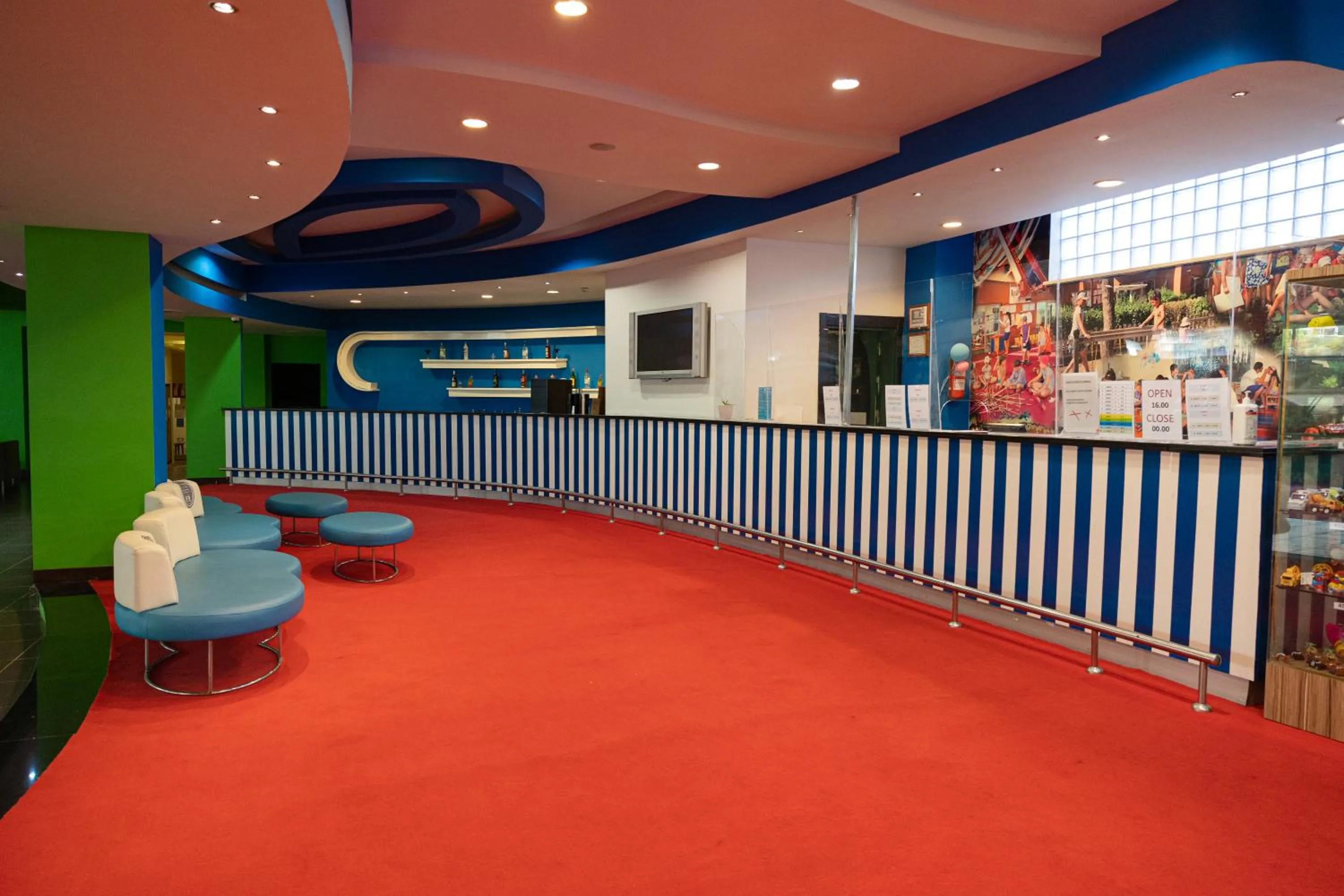 Lounge or bar in Sueno Hotels Beach Side