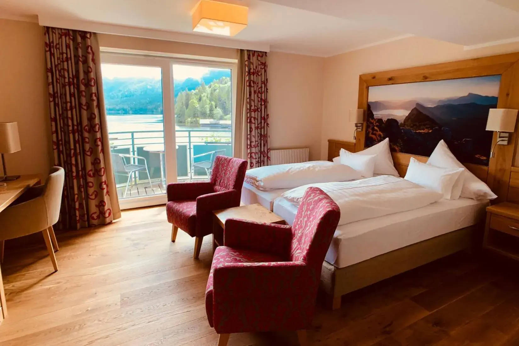 Double Room with Lake View in Seevilla Altaussee Double Room with Lake View in Seevilla Altaussee