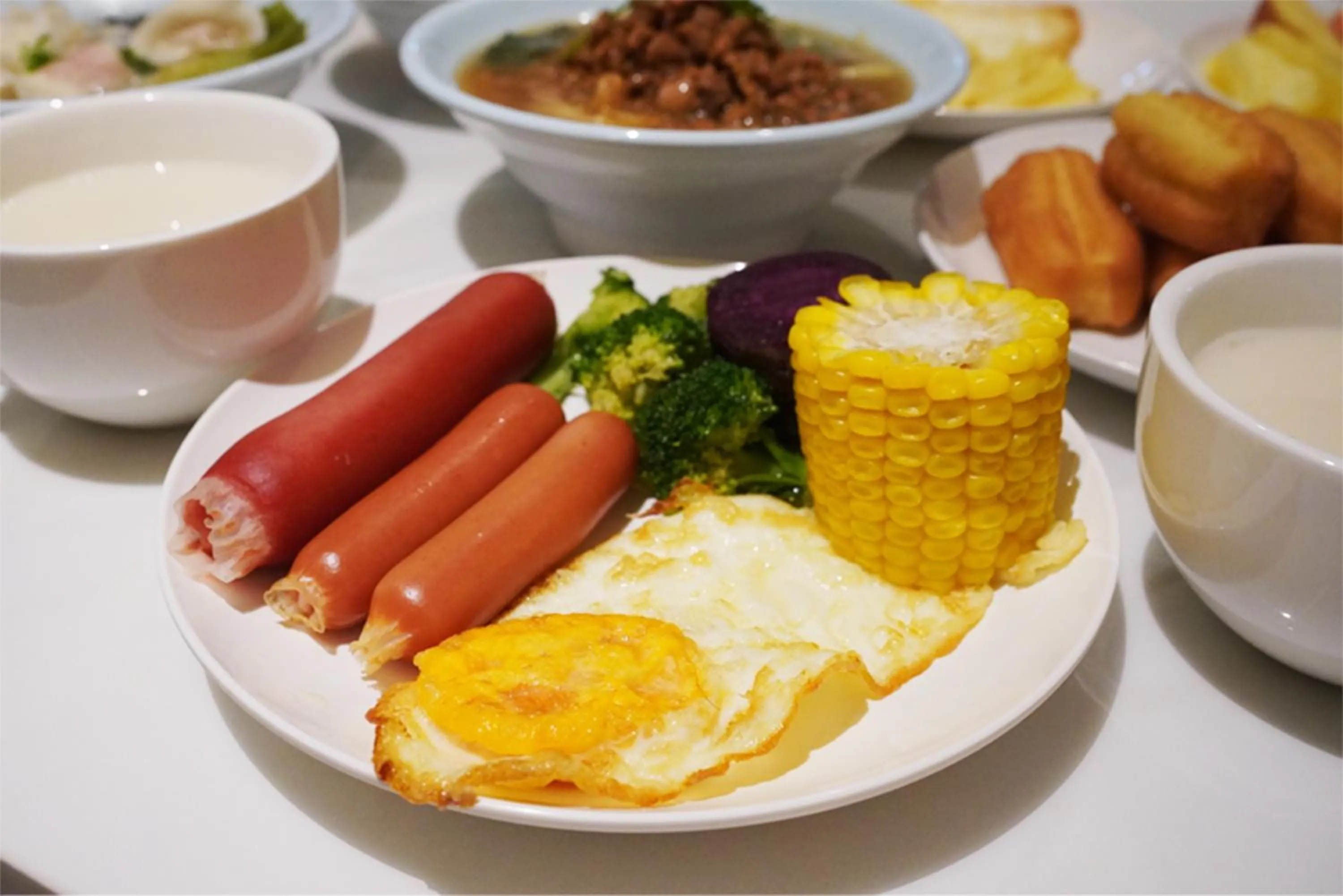 Restaurant/places to eat in L-sevenhotel