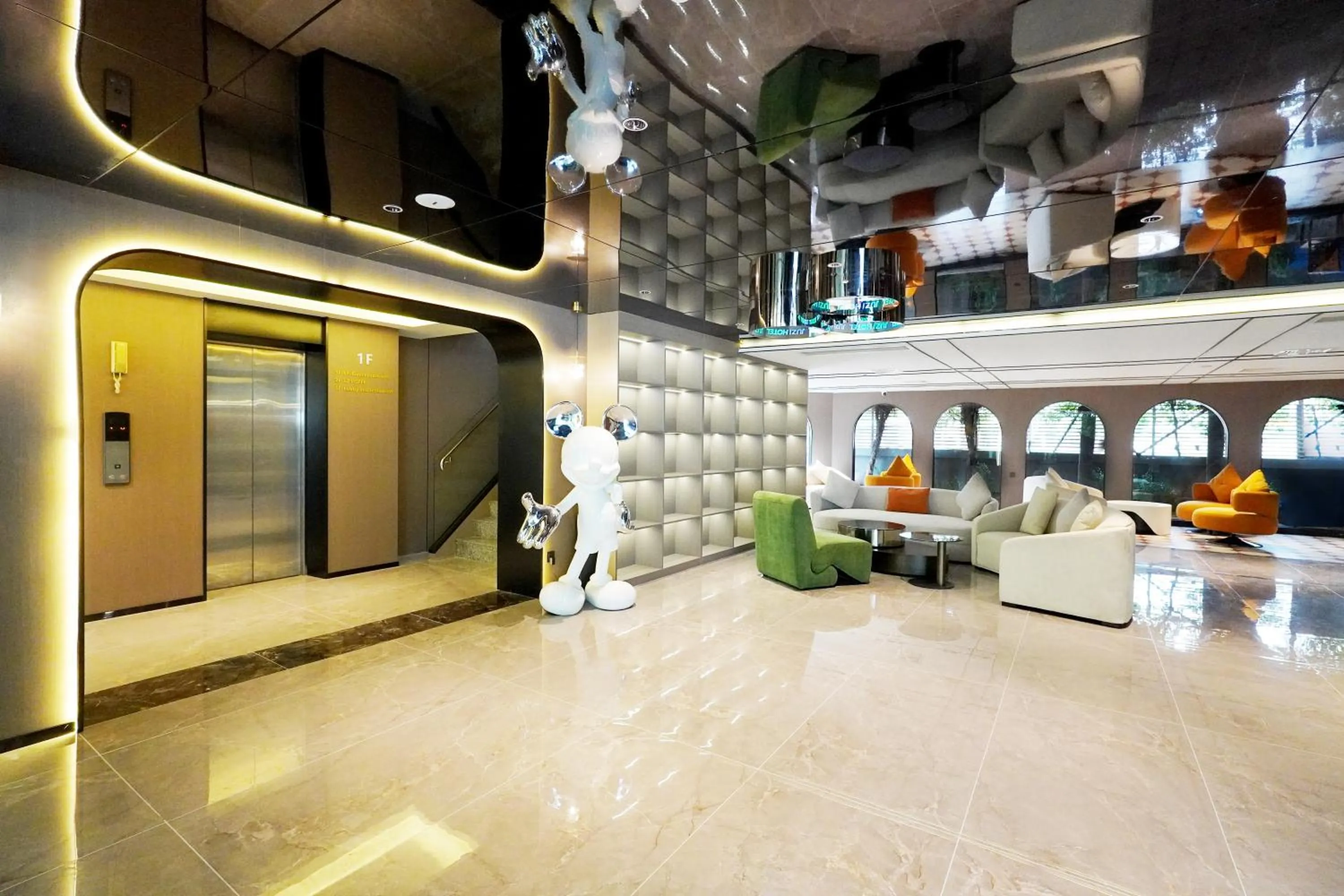 Seating area in L-sevenhotel