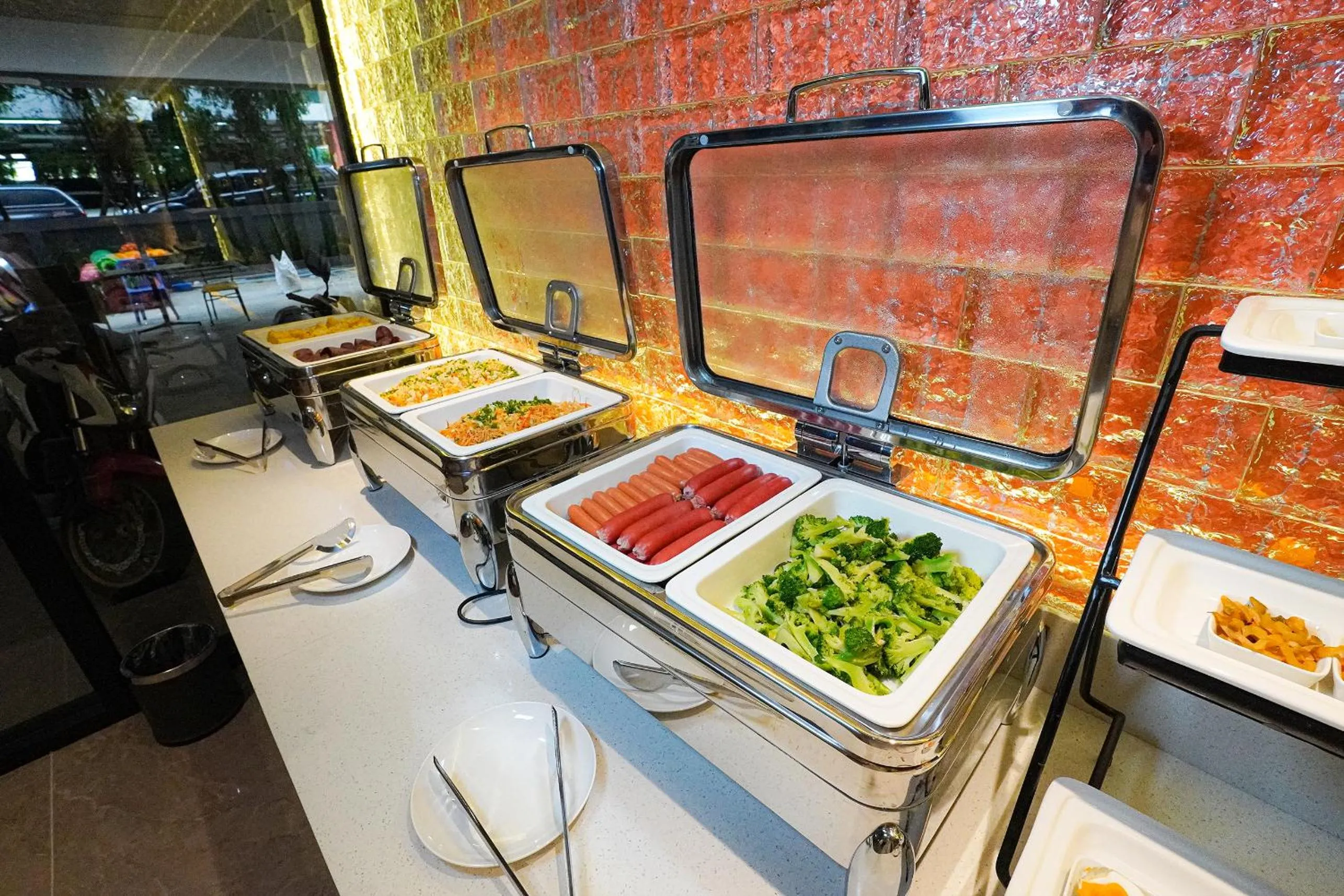 Restaurant/places to eat in L-sevenhotel