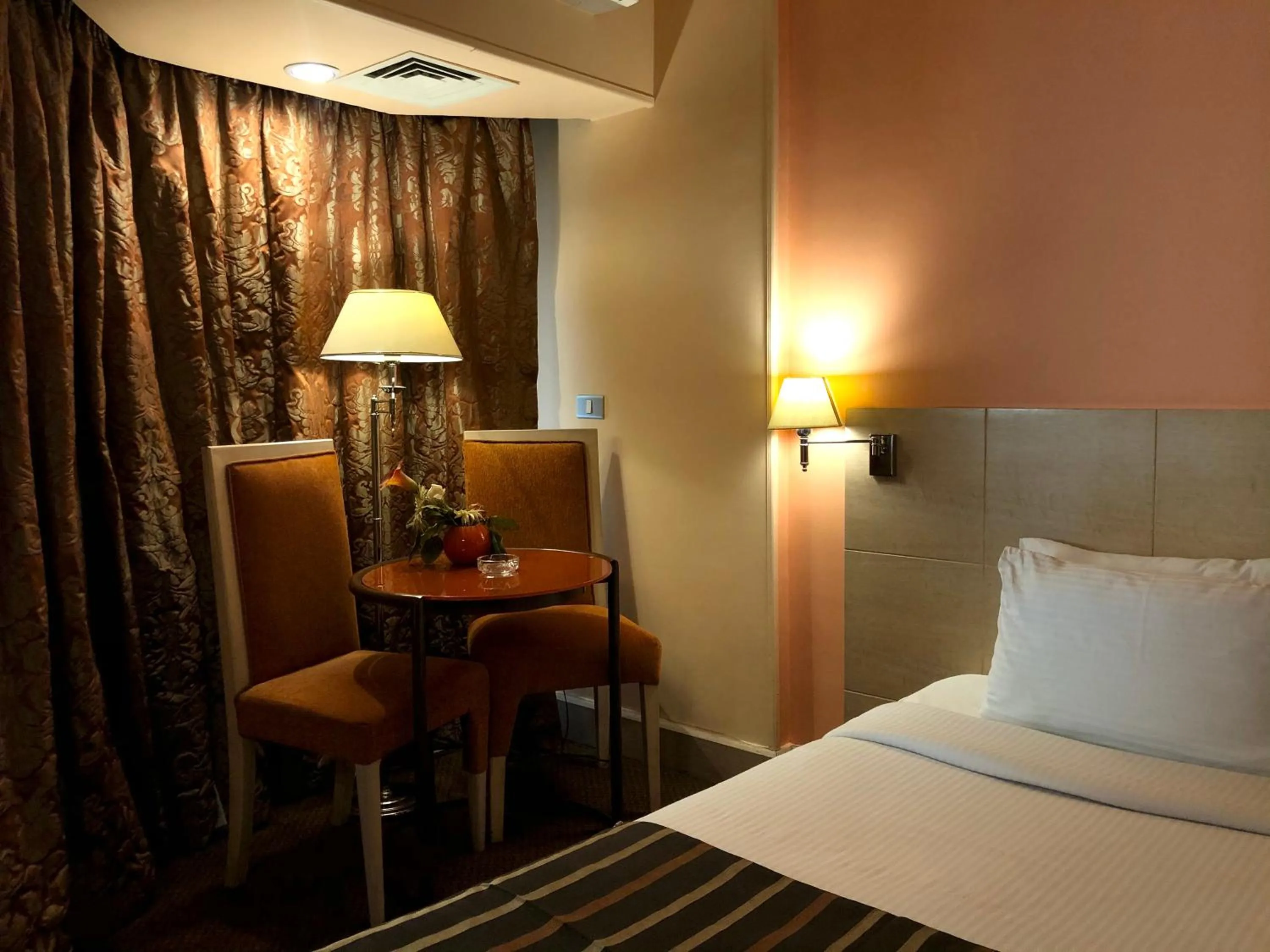 Bed in Santana Hotel Cairo