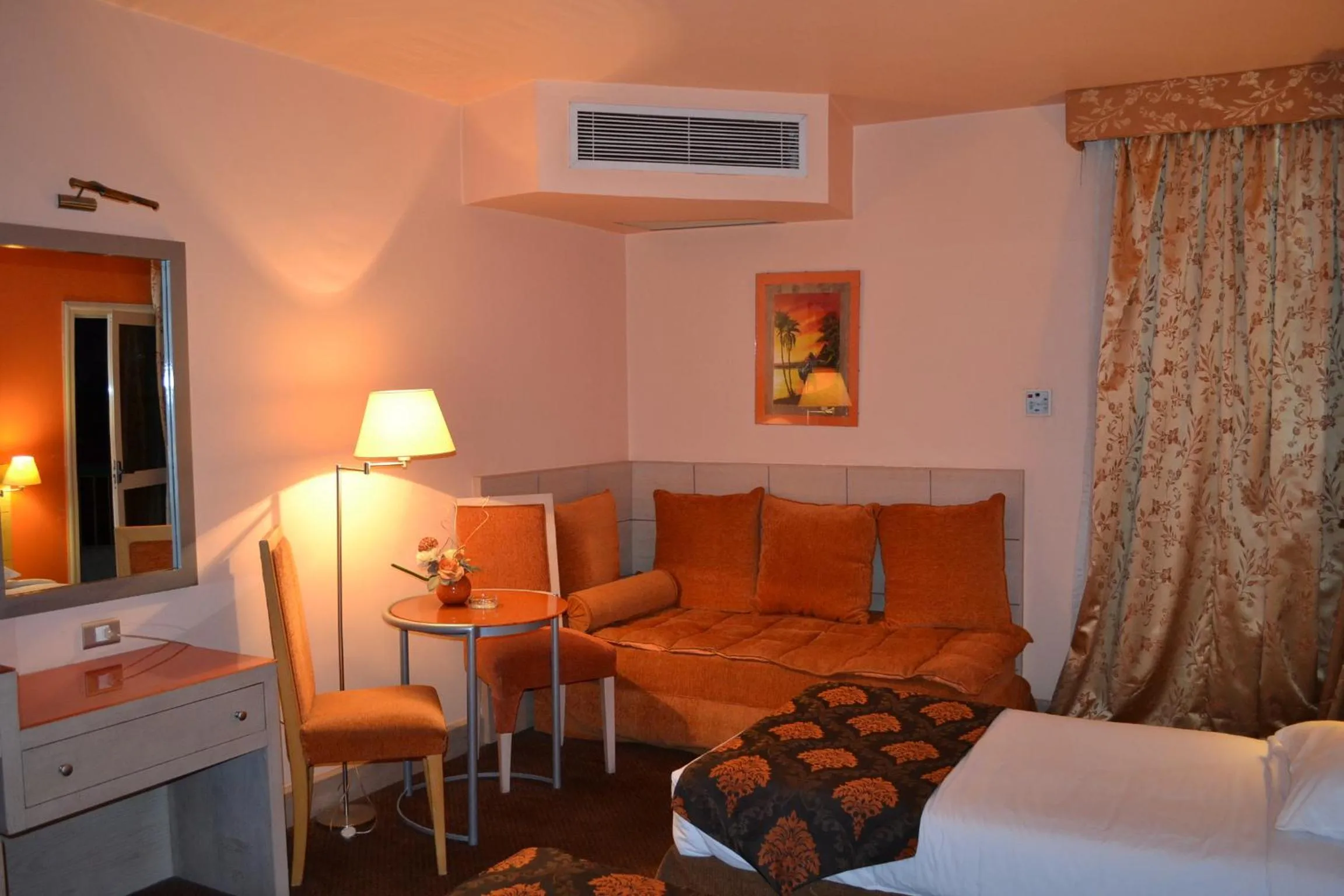 Seating area, Bed in Santana Hotel Cairo