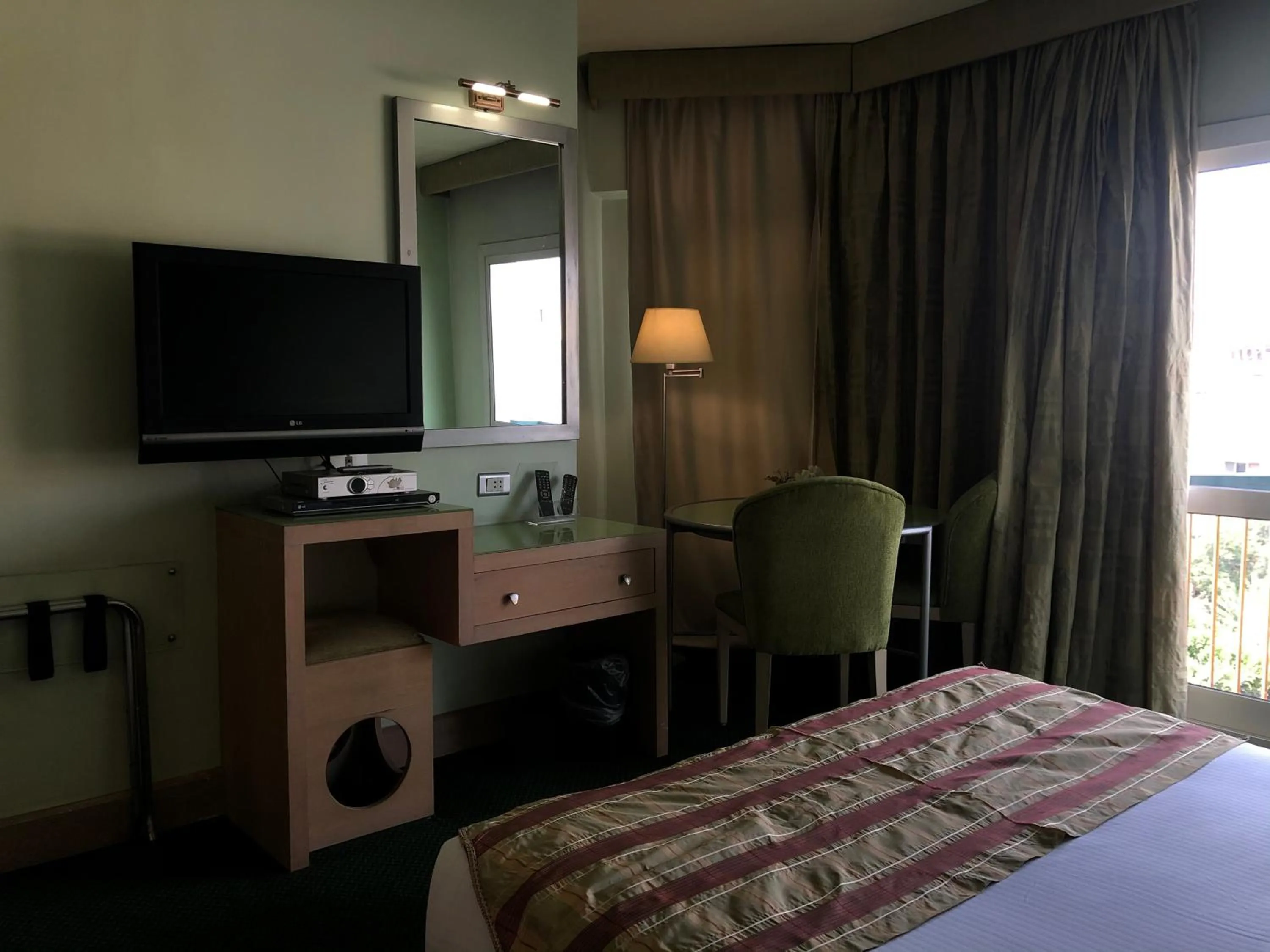 TV and multimedia, Bed in Santana Hotel Cairo
