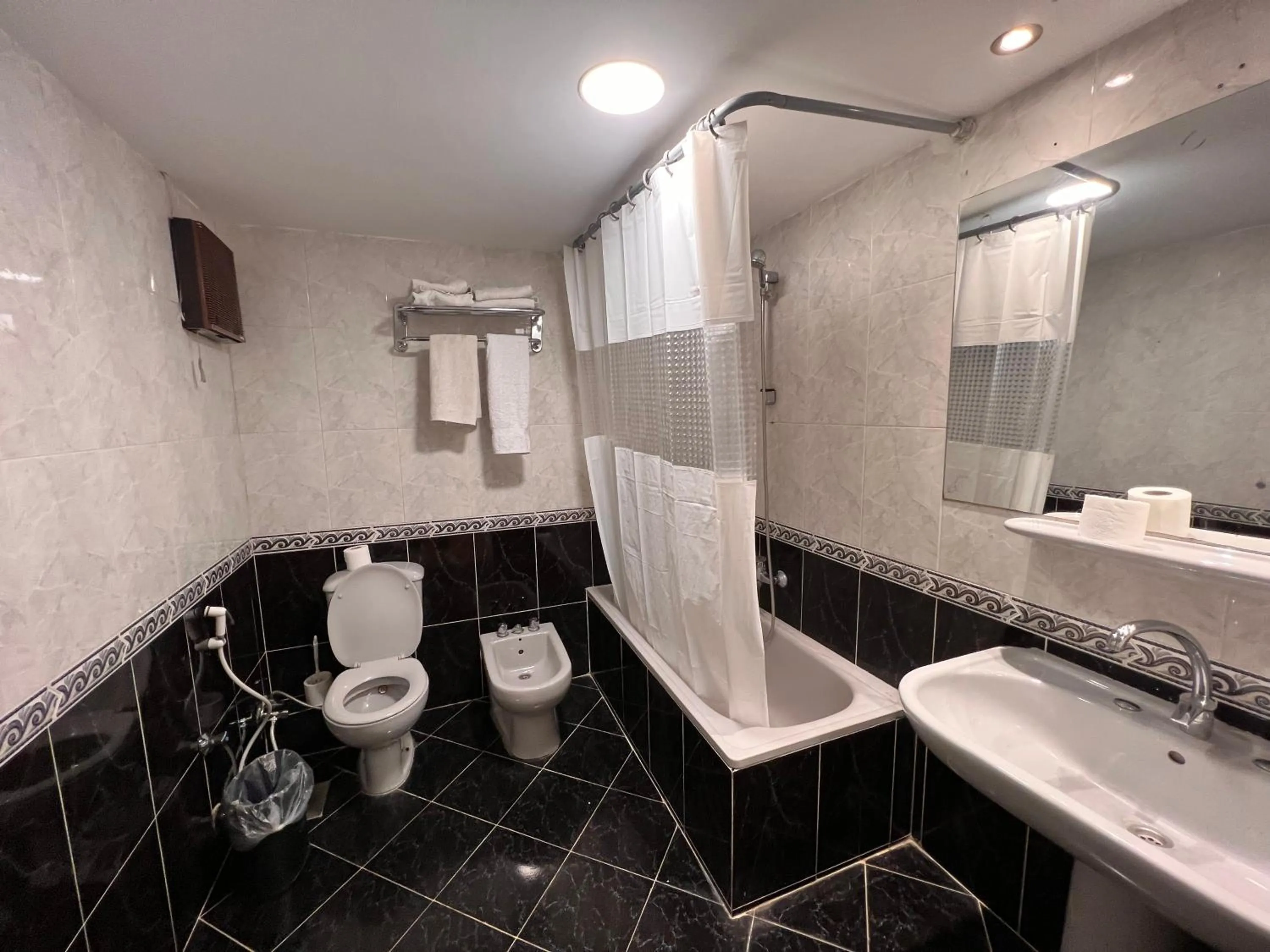 Bathroom in Santana Hotel Cairo