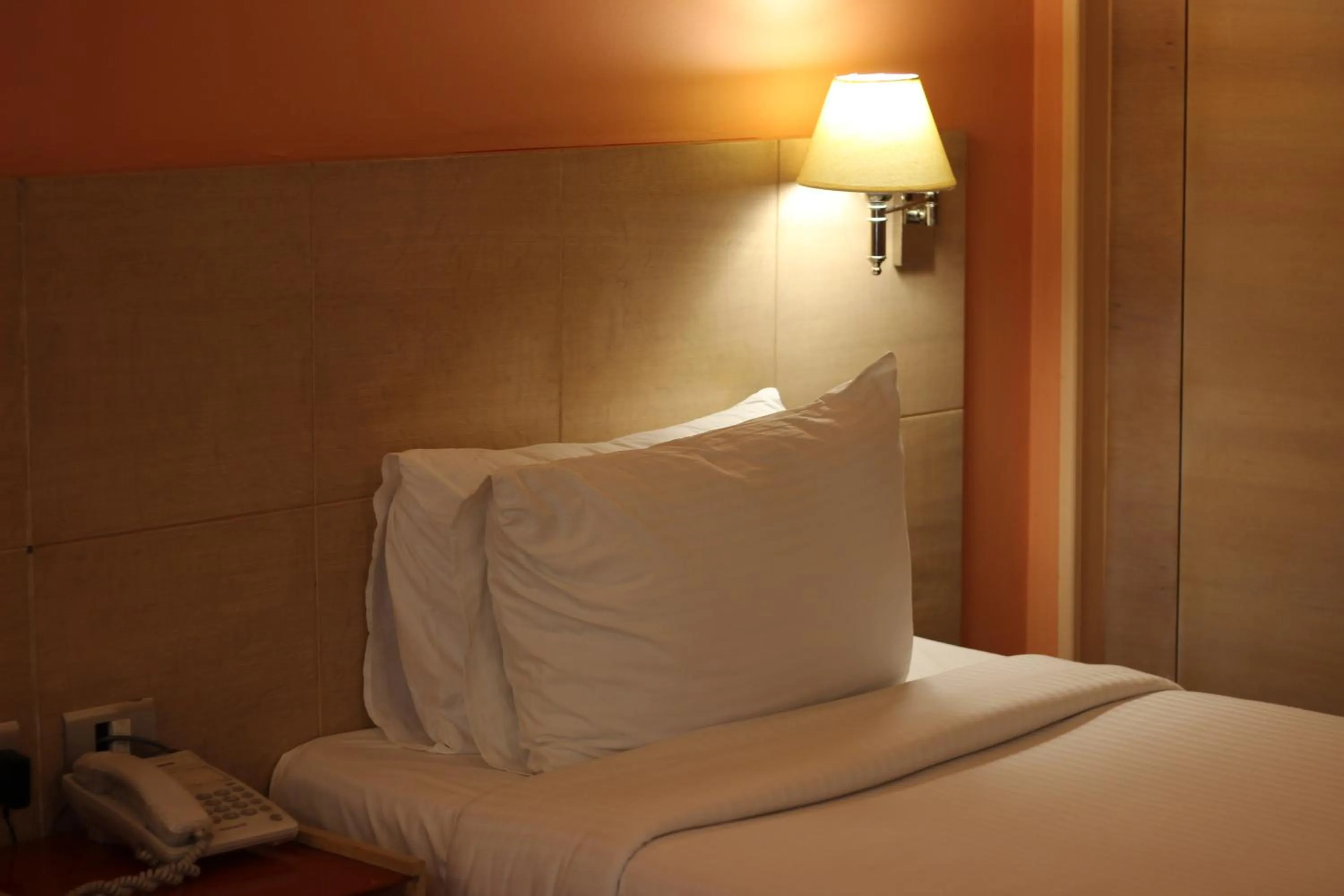 Bed in Santana Hotel Cairo