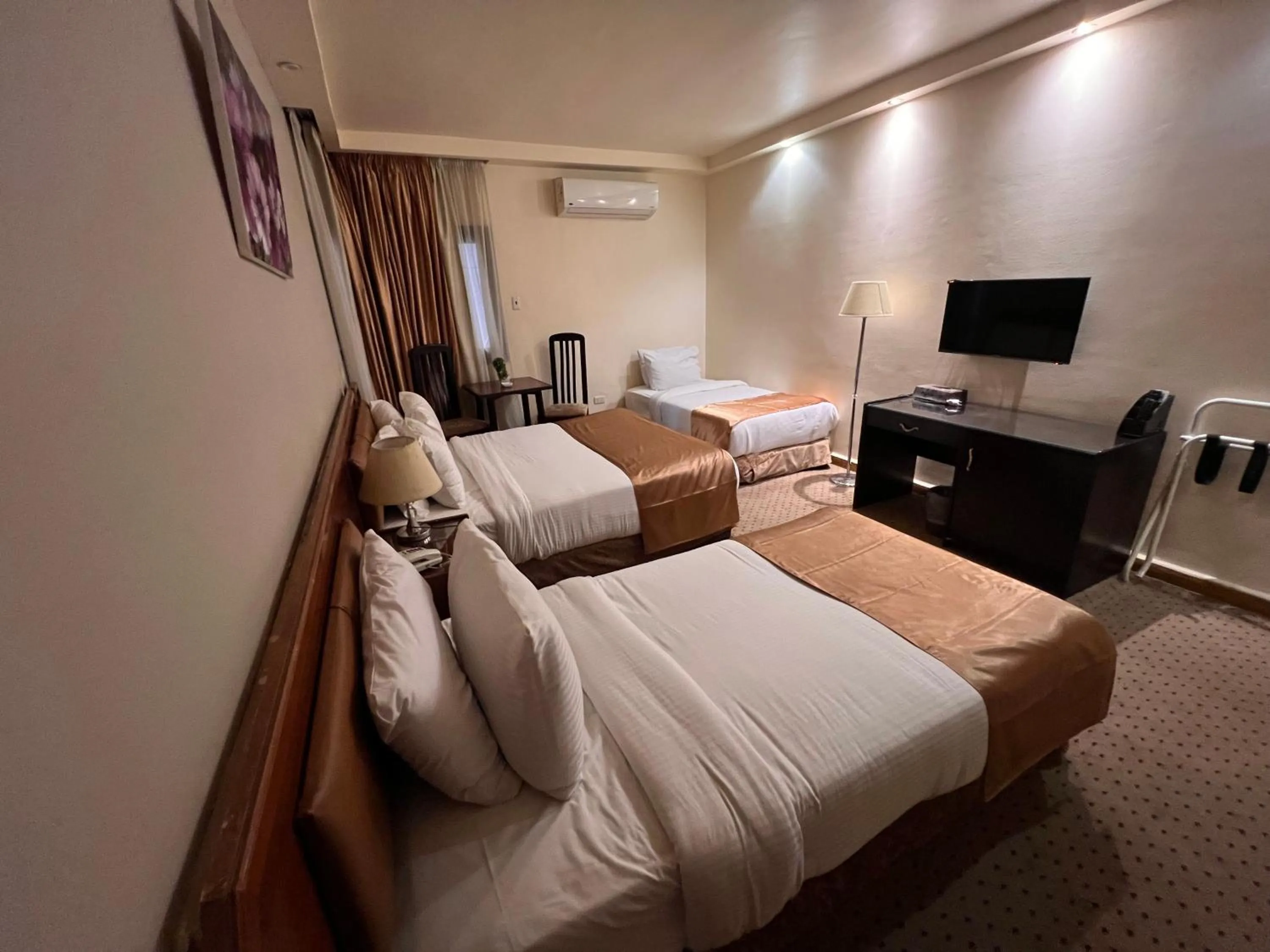 Bed in Santana Hotel Cairo