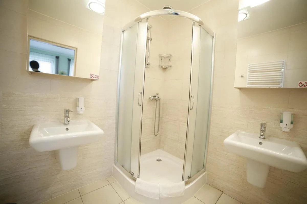 Shower in Standard Delegacyjny Bed & Breakfast