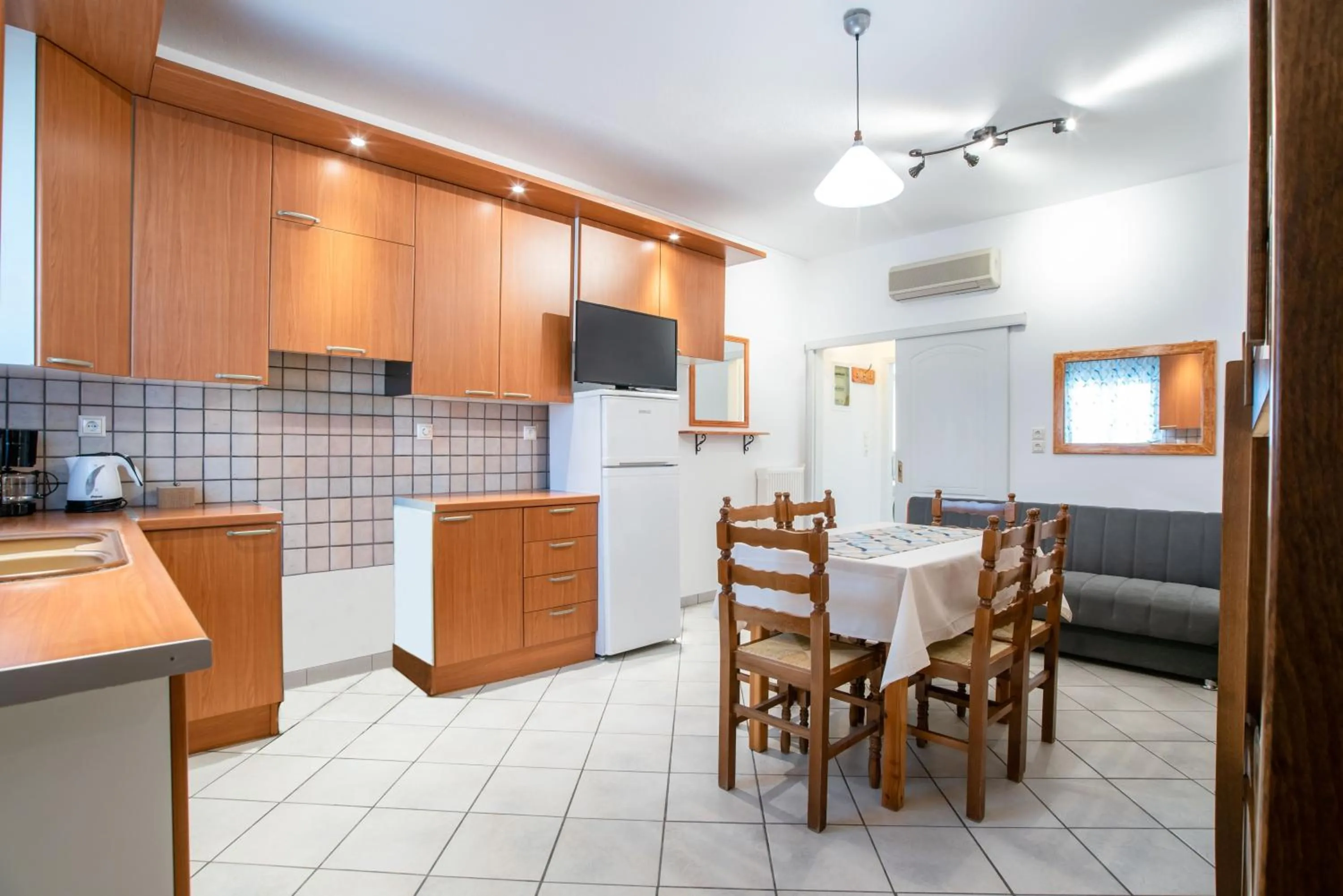 Coffee/tea facilities in Kontaratos Studios & Apartments