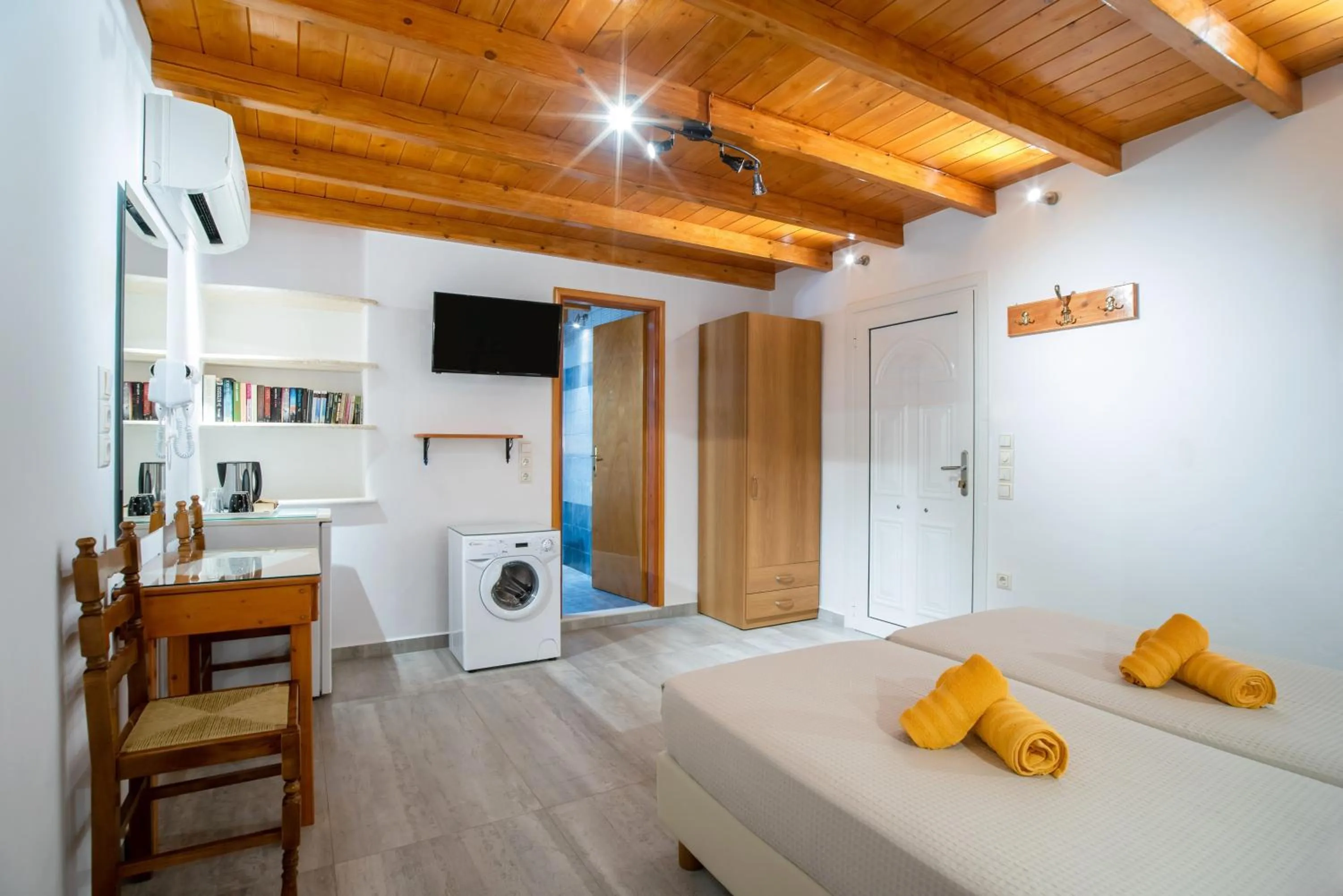 Coffee/tea facilities, Bed in Kontaratos Studios & Apartments