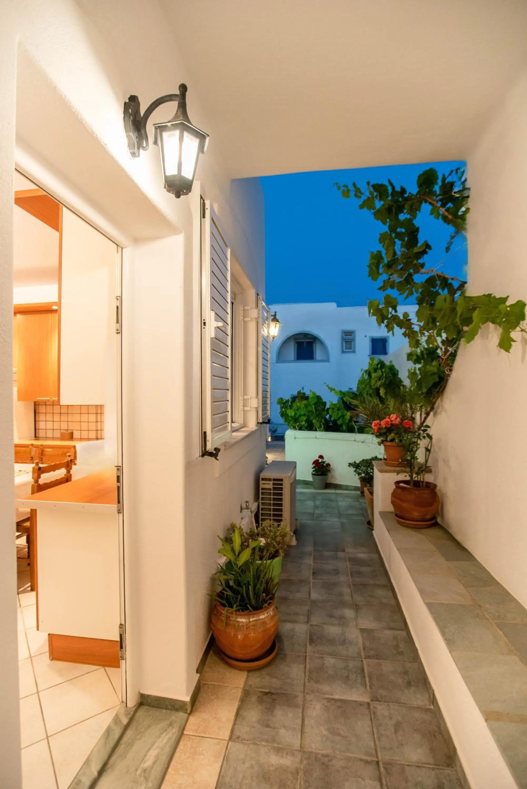 Facade/entrance in Kontaratos Studios & Apartments