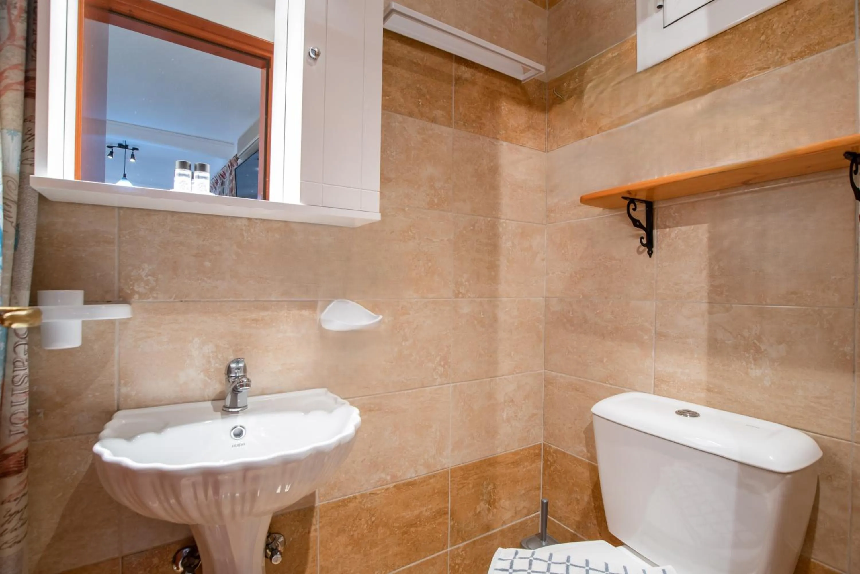 Shower in Kontaratos Studios & Apartments