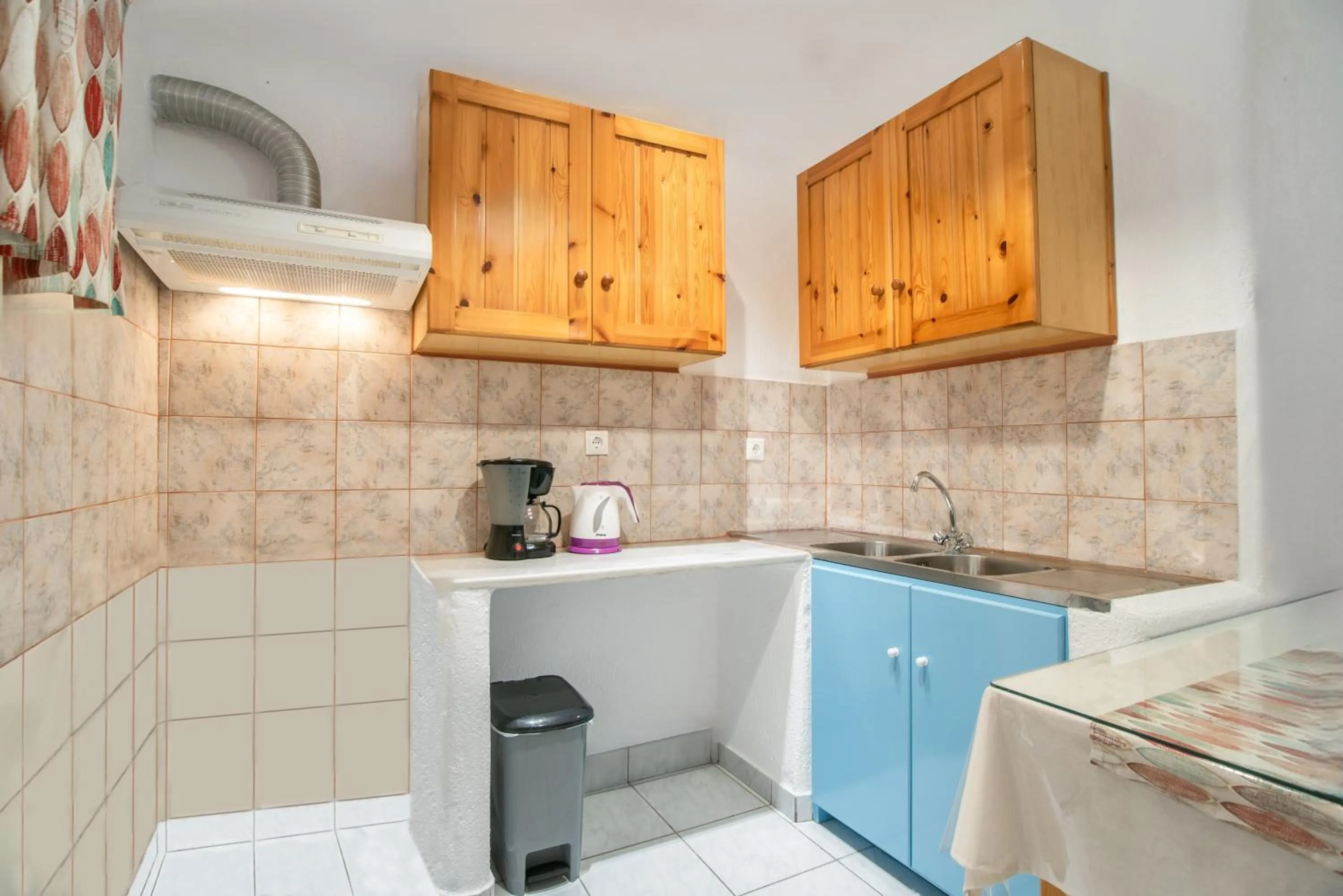 Coffee/tea facilities in Kontaratos Studios & Apartments