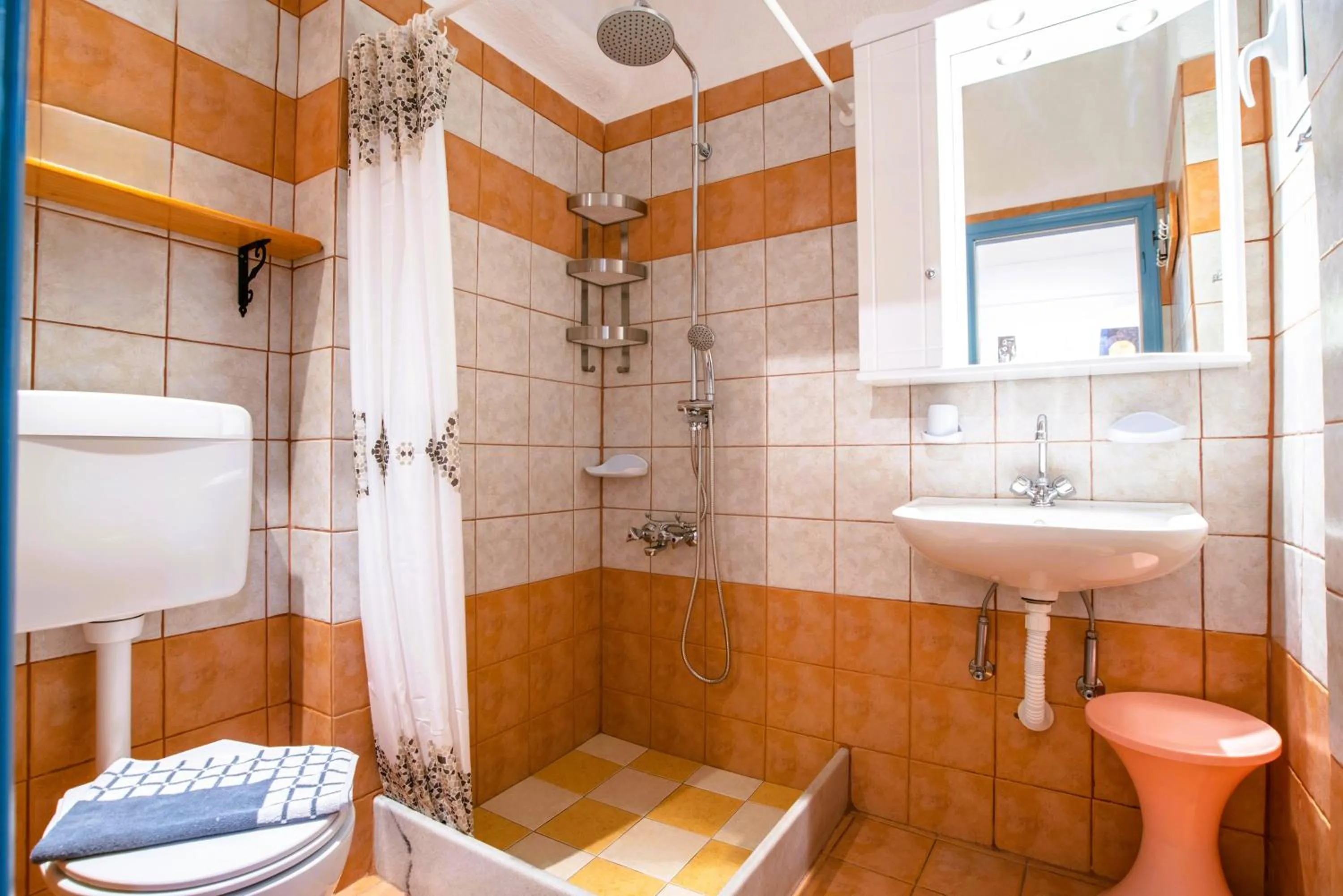Shower in Kontaratos Studios & Apartments
