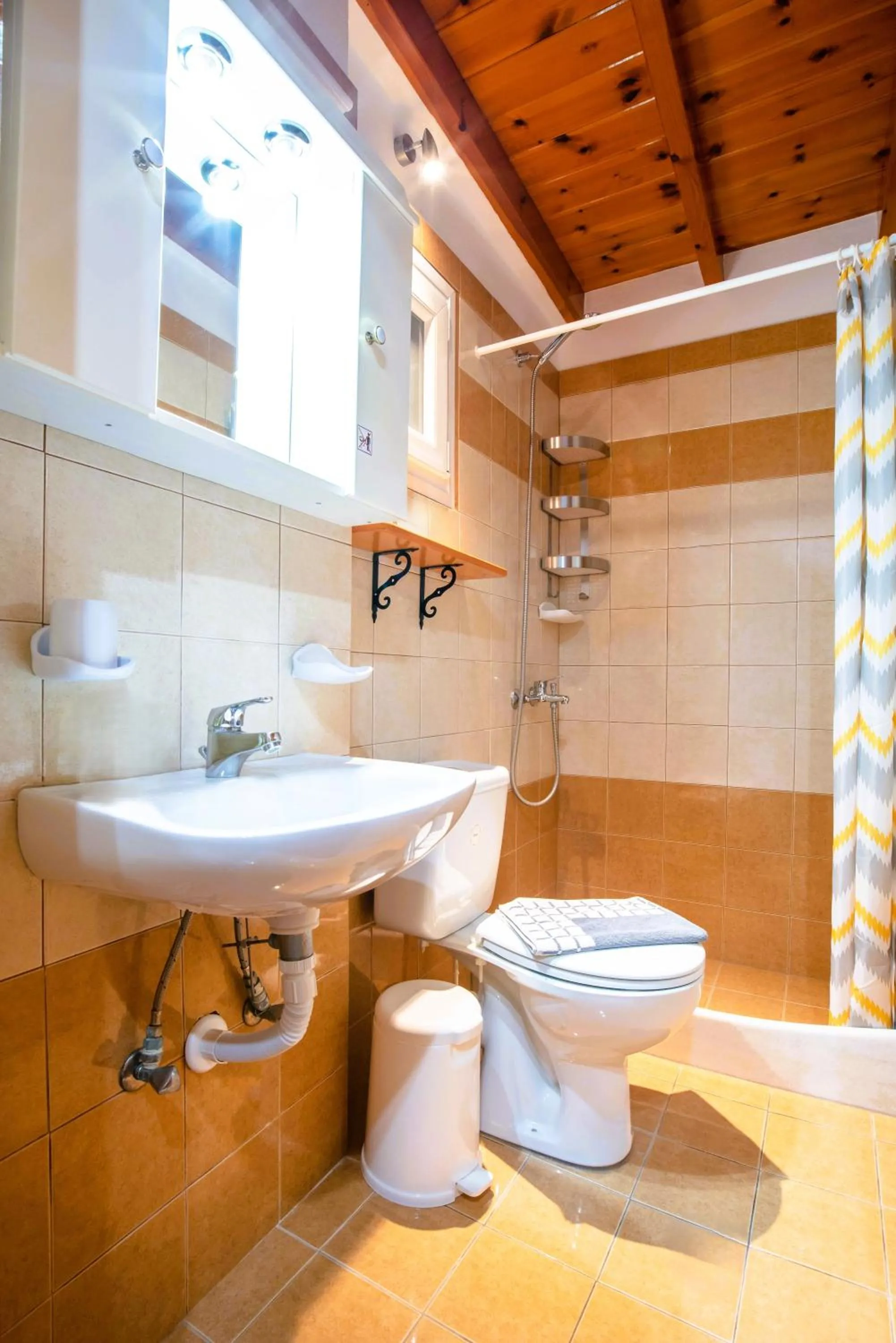 Shower in Kontaratos Studios & Apartments