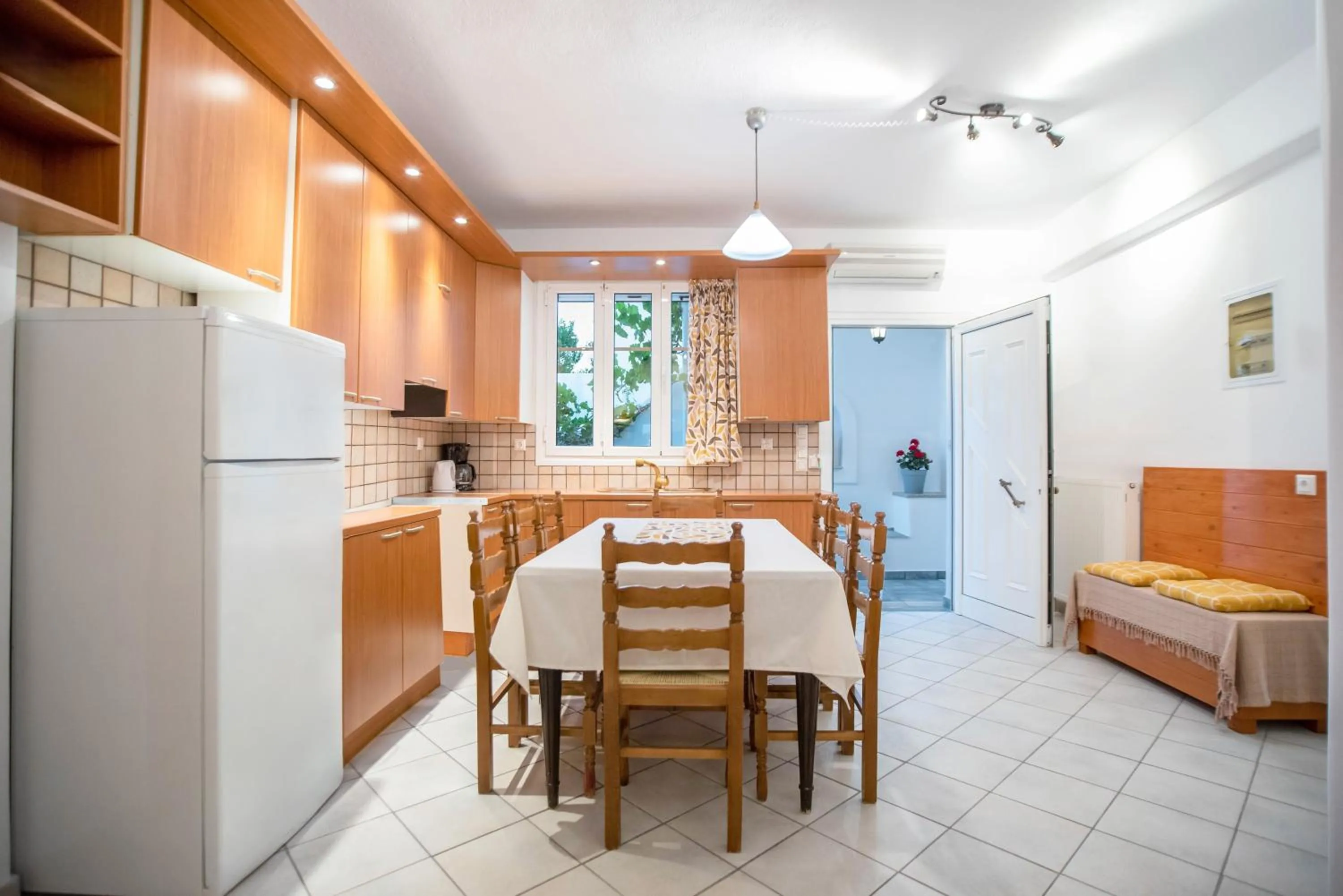 Coffee/tea facilities in Kontaratos Studios & Apartments